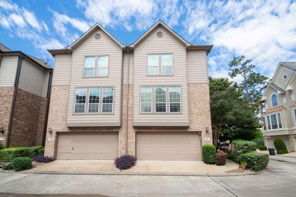 2127 Stacy Glen