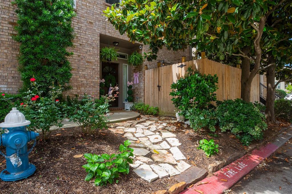 2127 Stacy Glen