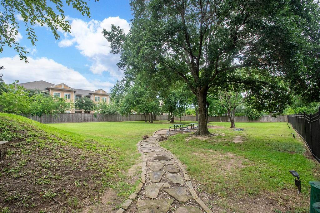 2127 Stacy Glen