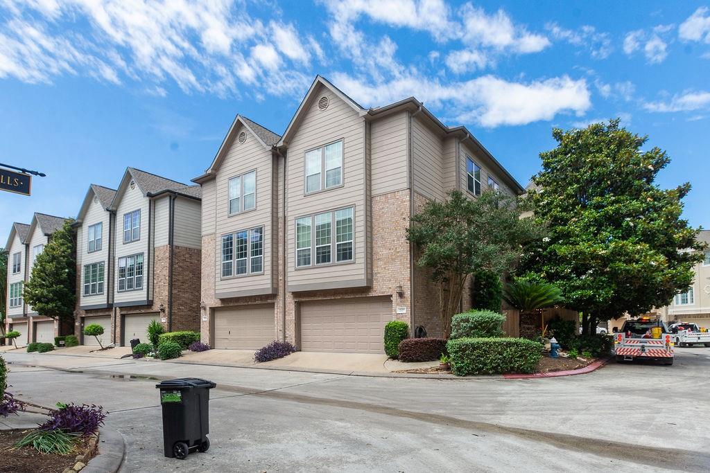 2127 Stacy Glen