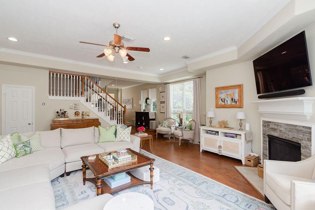 2127 Stacy Glen