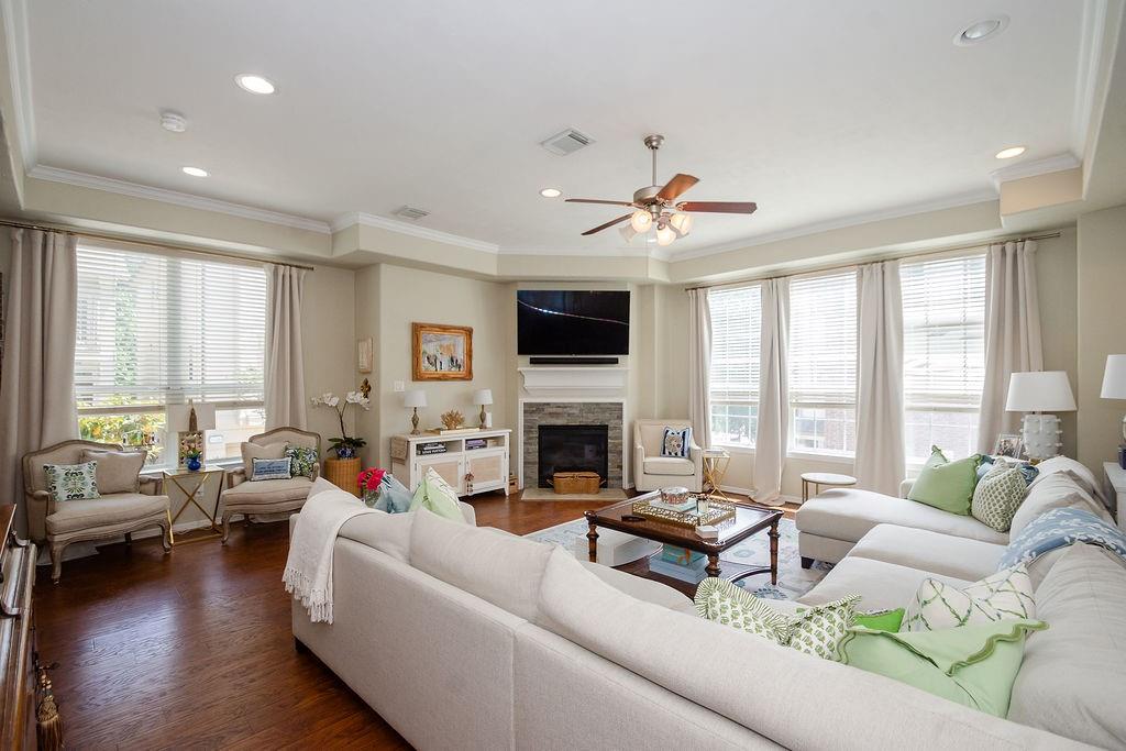 2127 Stacy Glen