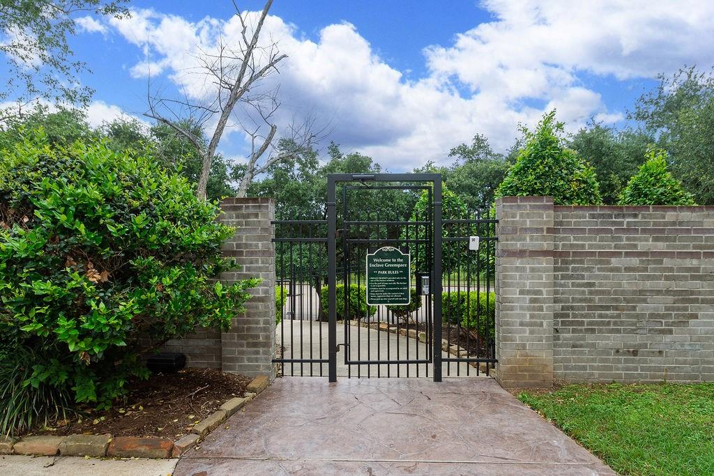 2127 Stacy Glen