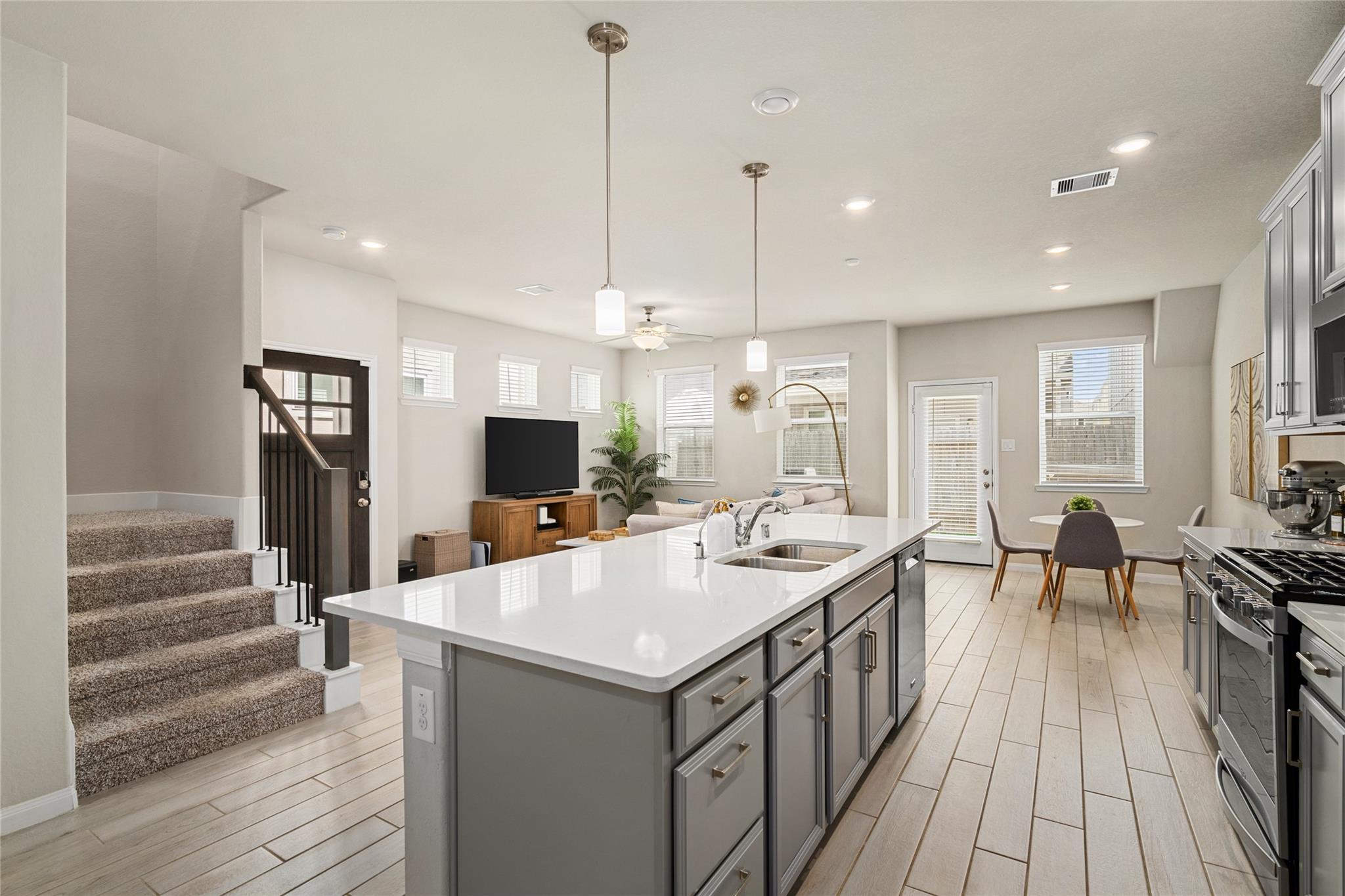 1524 Lakeline Oak Drive