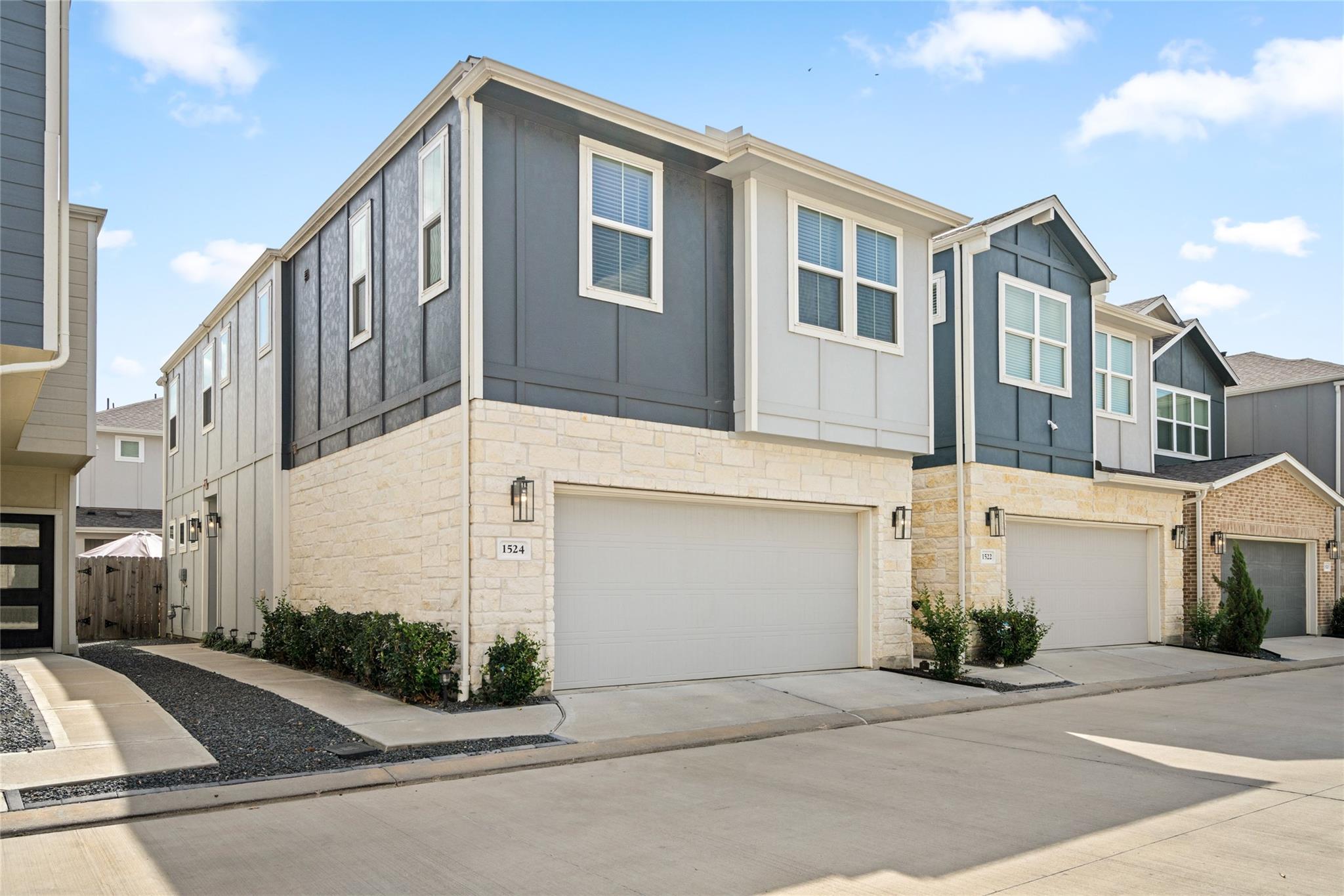 1524 Lakeline Oak Drive