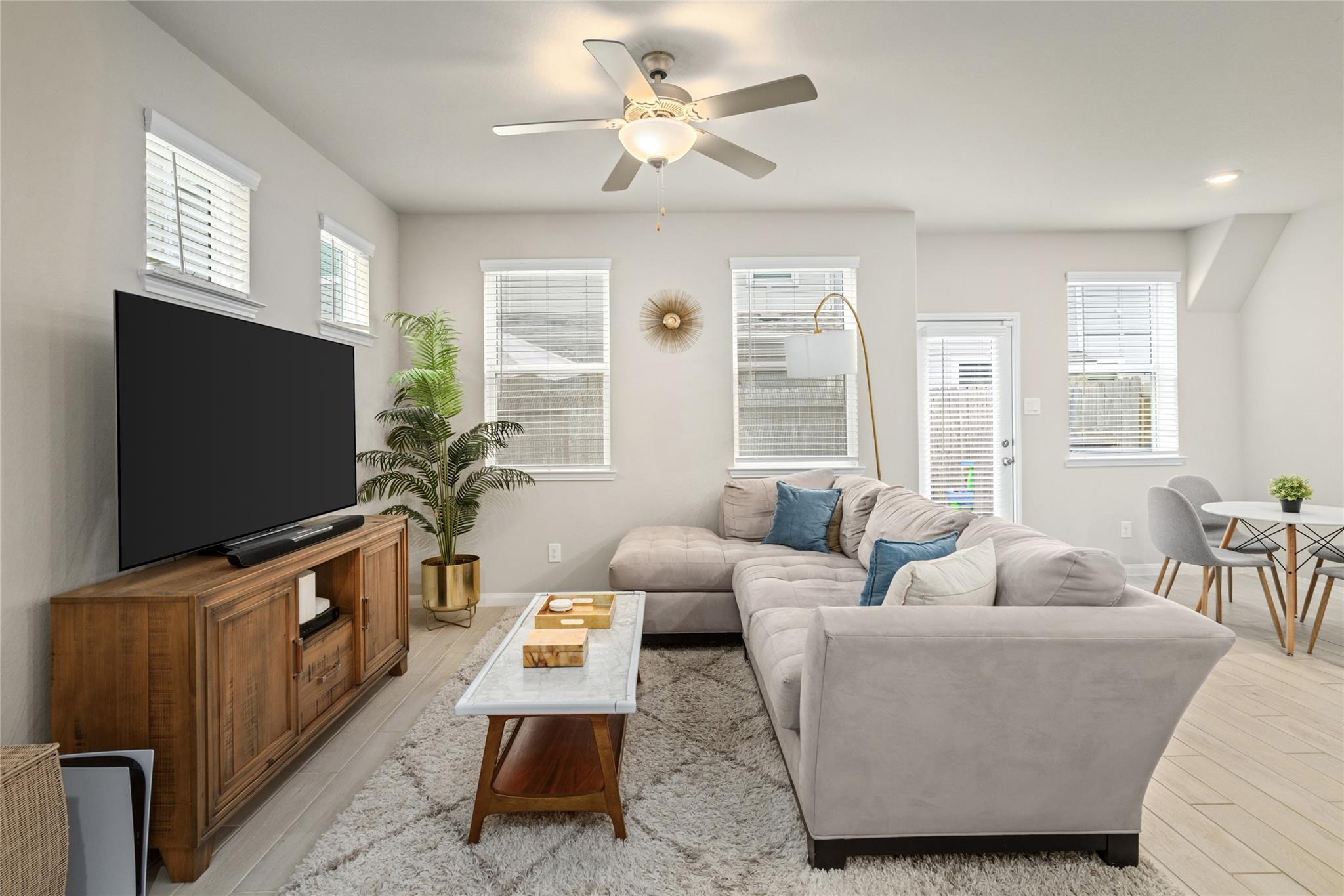 1524 Lakeline Oak Drive