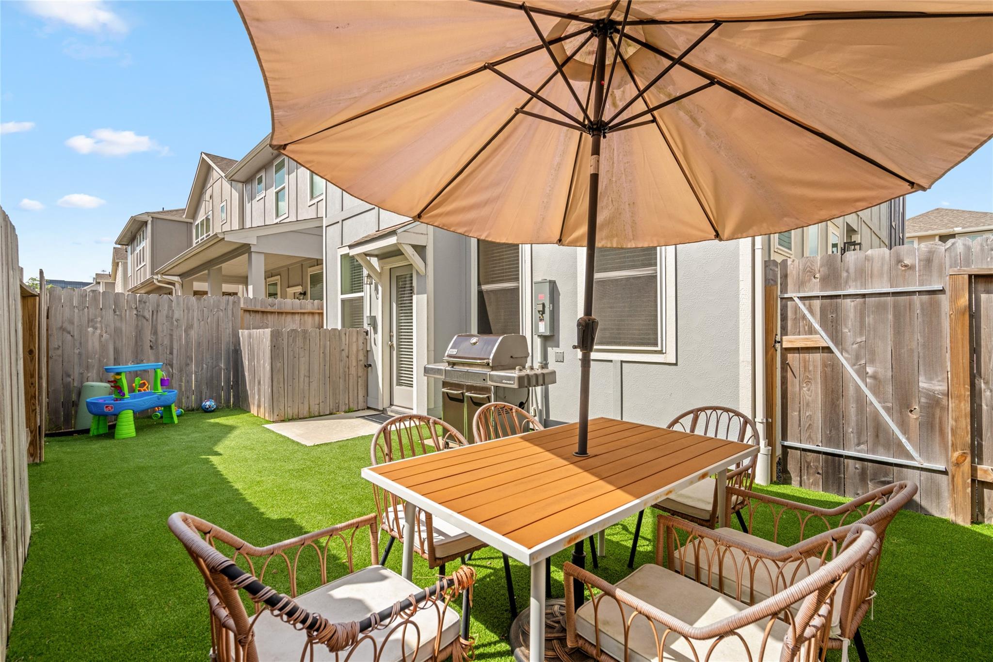 1524 Lakeline Oak Drive