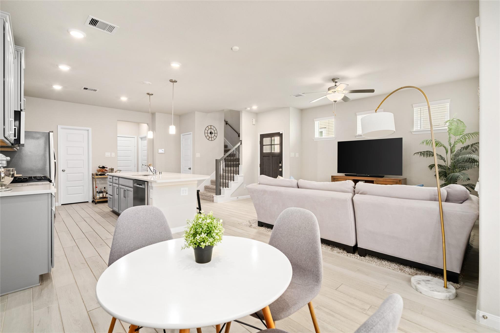 1524 Lakeline Oak Drive