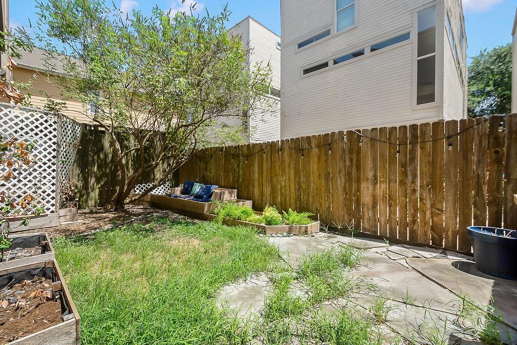 1121 W 17th Street # B