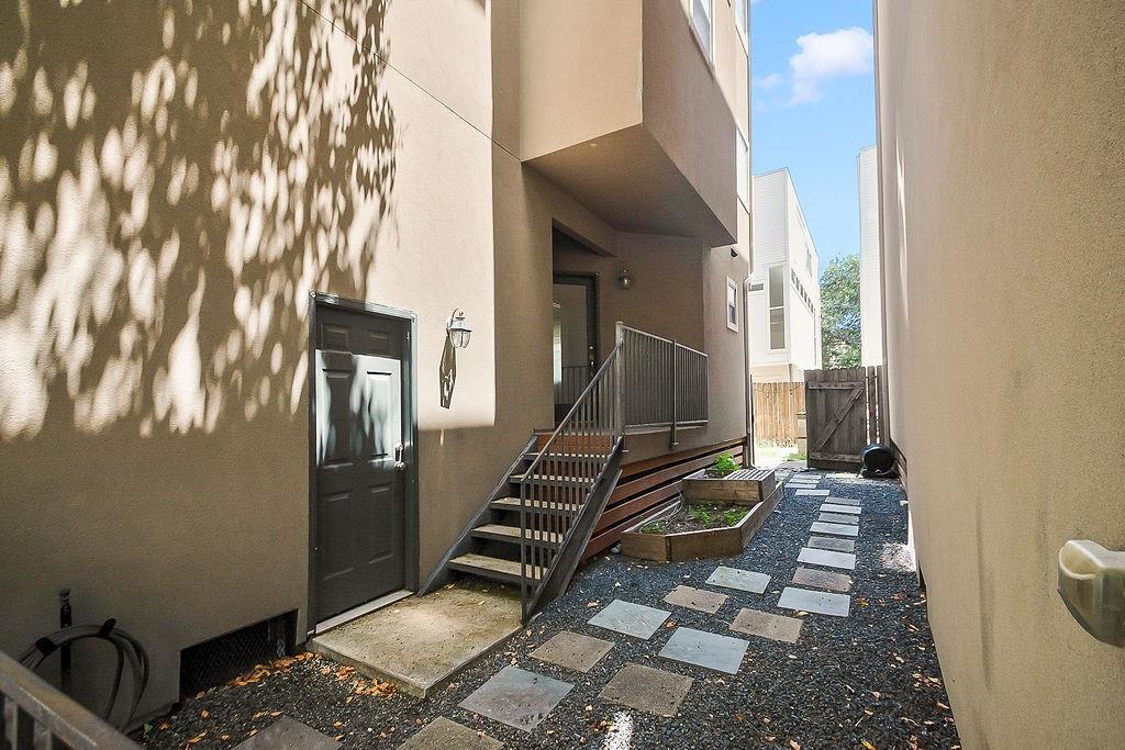 1121 W 17th Street # B