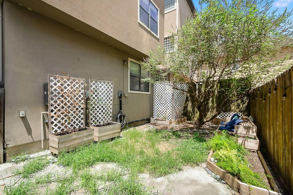 1121 W 17th Street # B