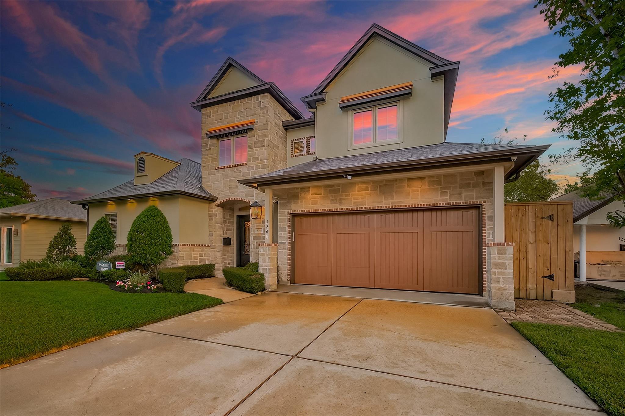 1261 Du Barry Lane