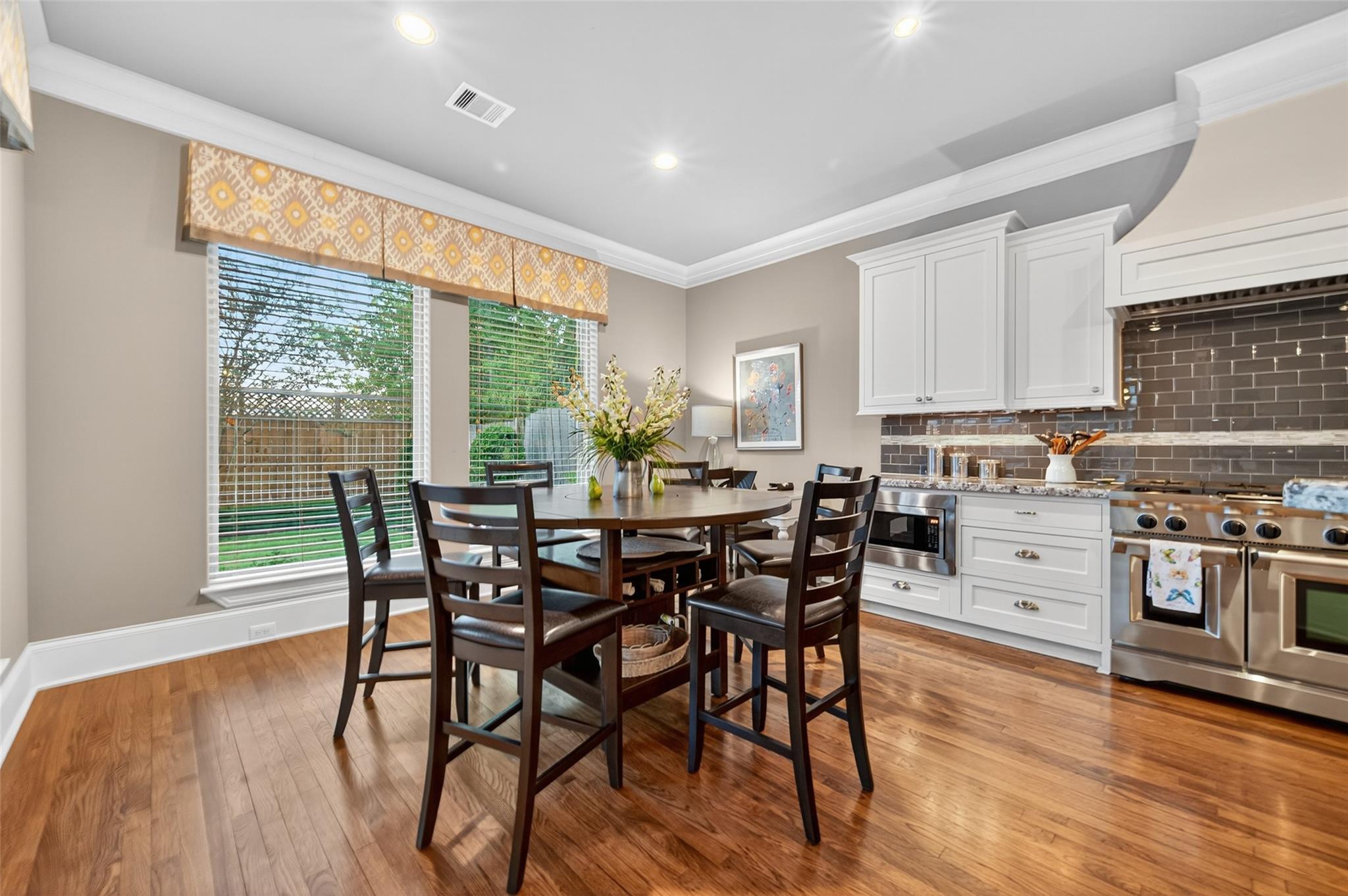 1261 Du Barry Lane