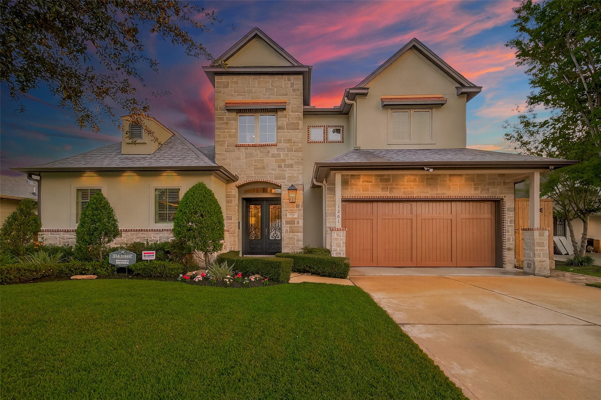 1261 Du Barry Lane