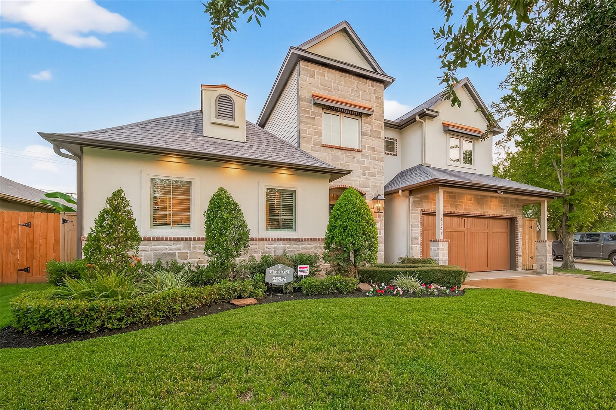 1261 Du Barry Lane