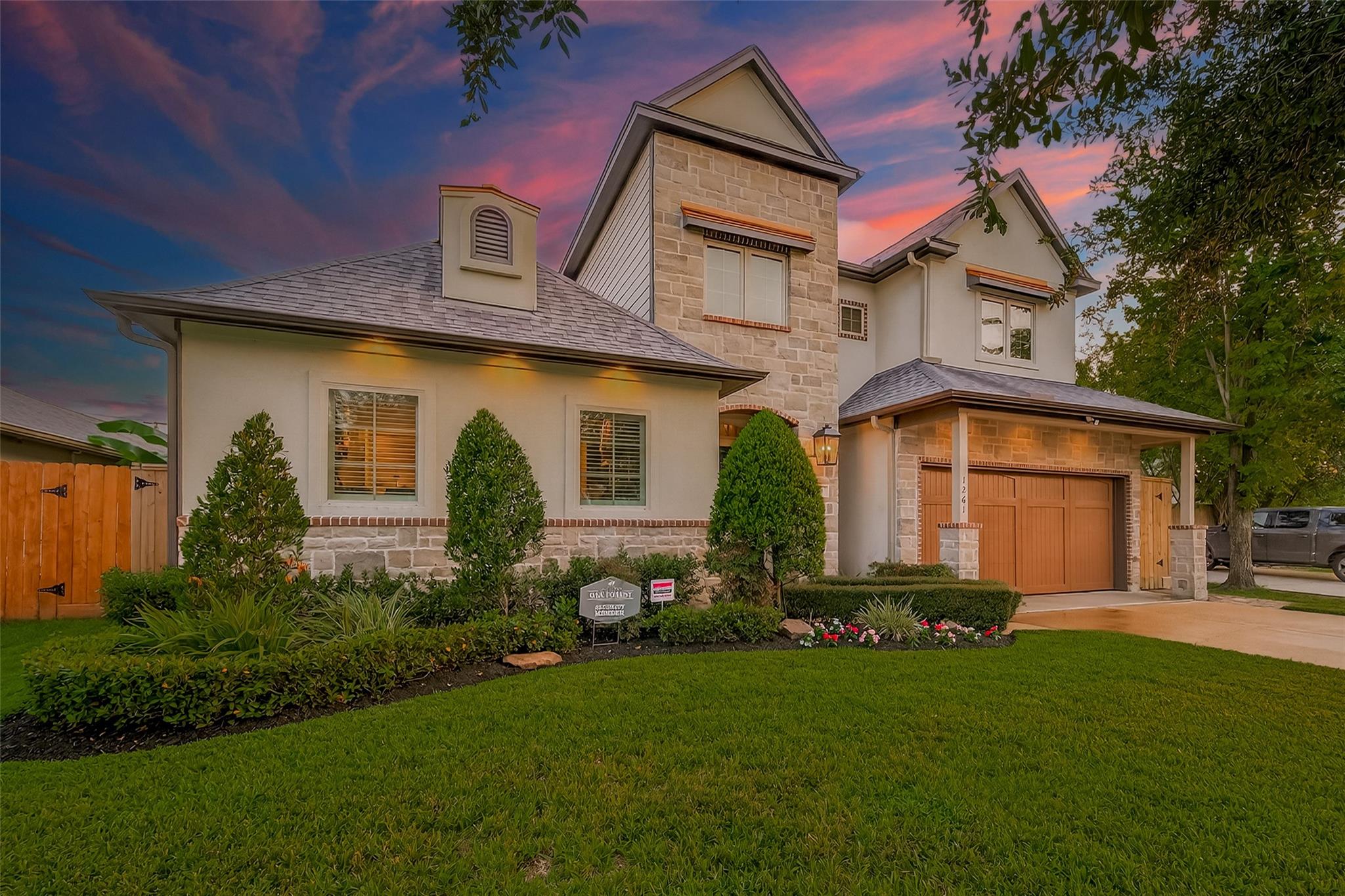 1261 Du Barry Lane