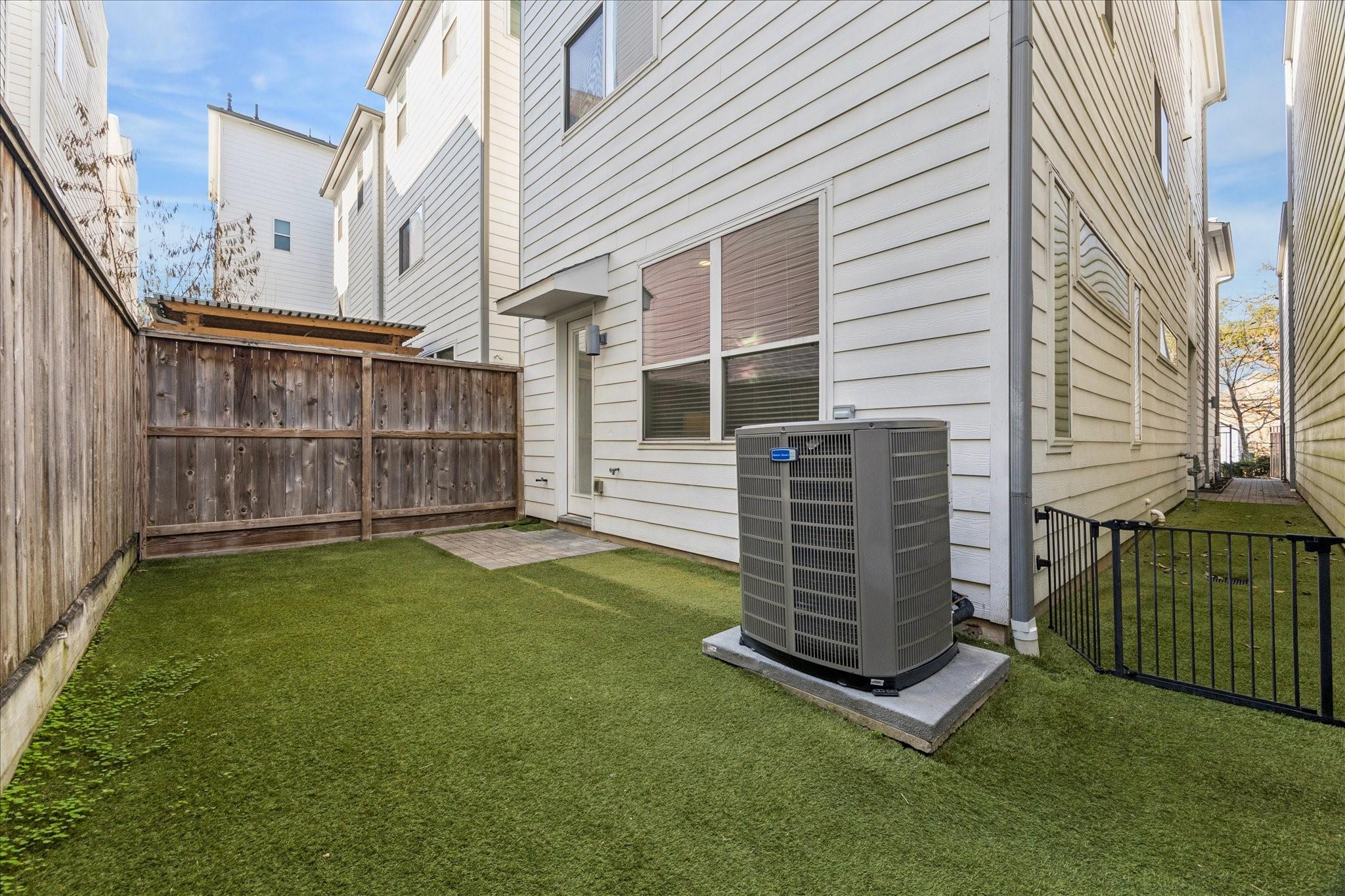 1213 Crockett Street