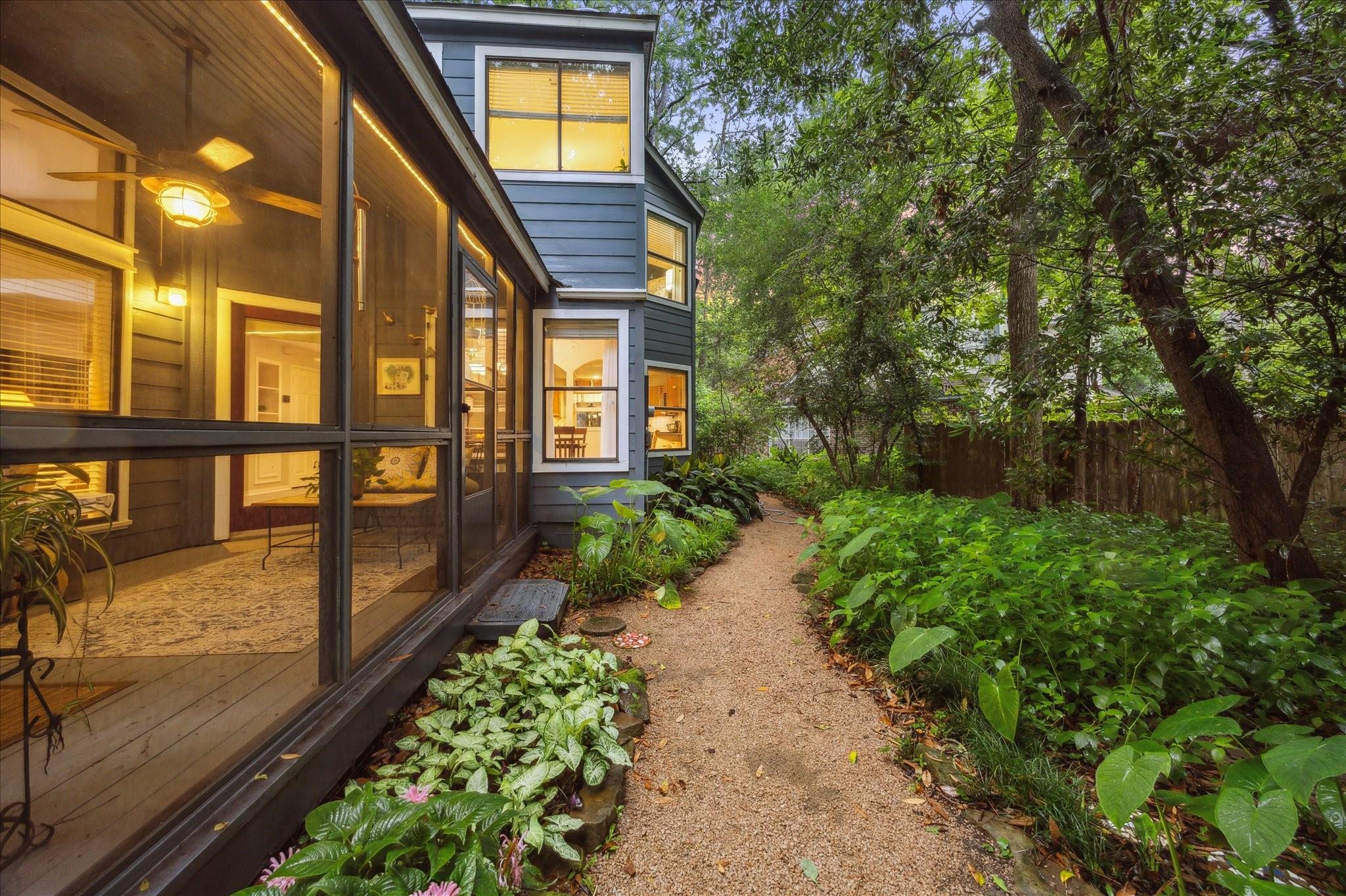 11 Leaf Trace Court