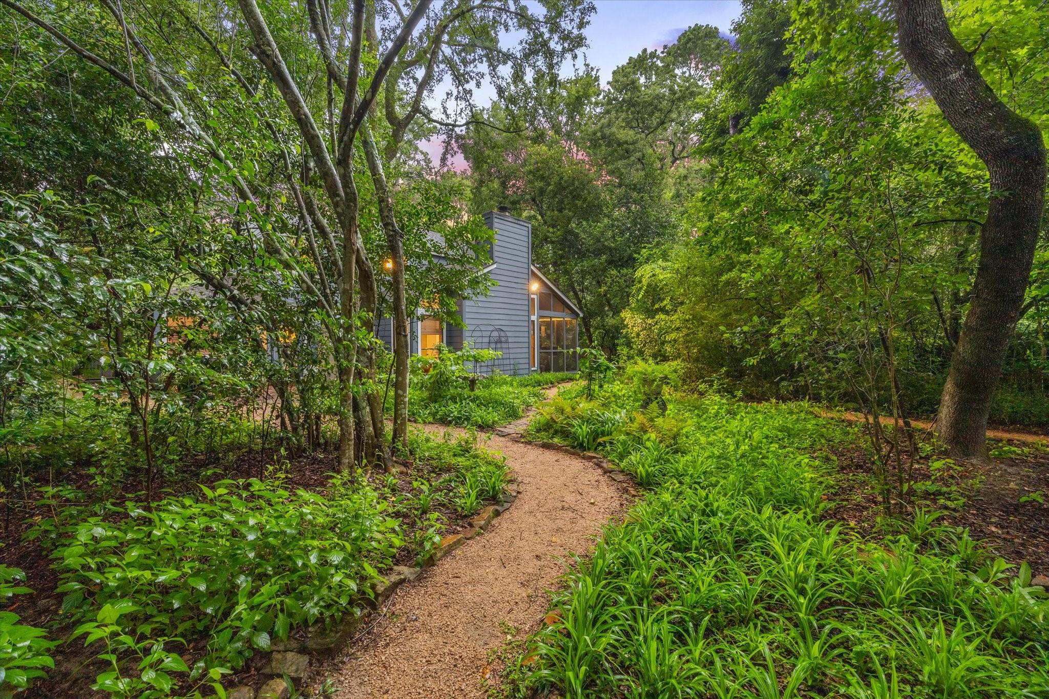 11 Leaf Trace Court