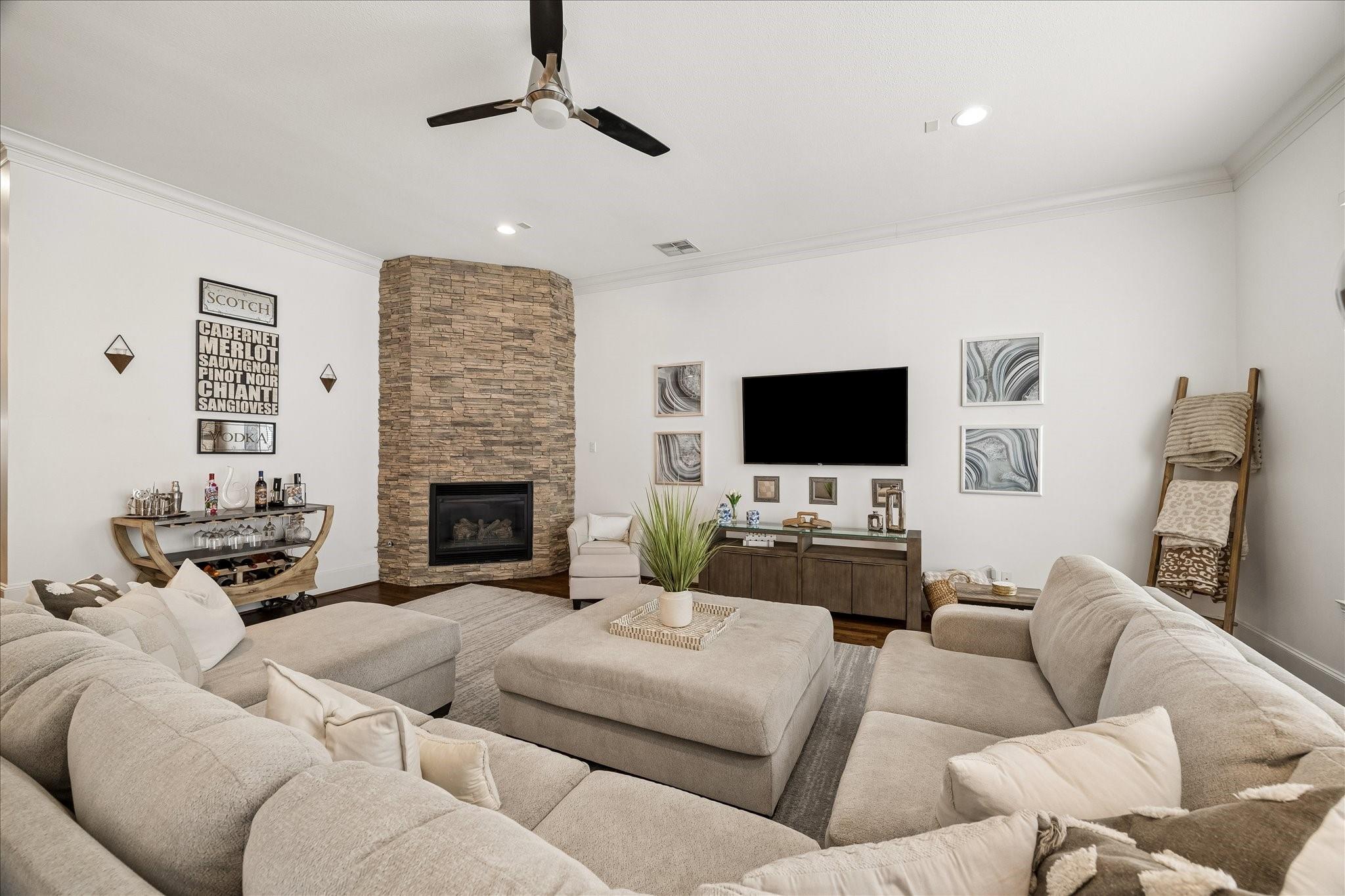 1538 W 23rd Street # B