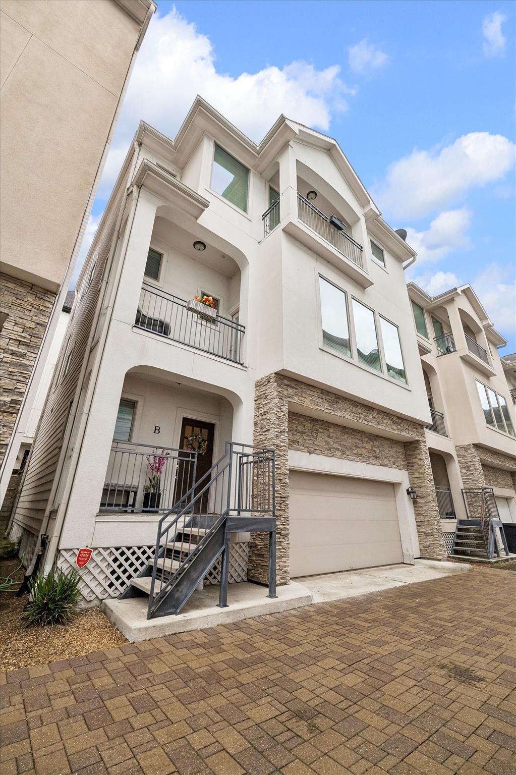 1538 W 23rd Street # B