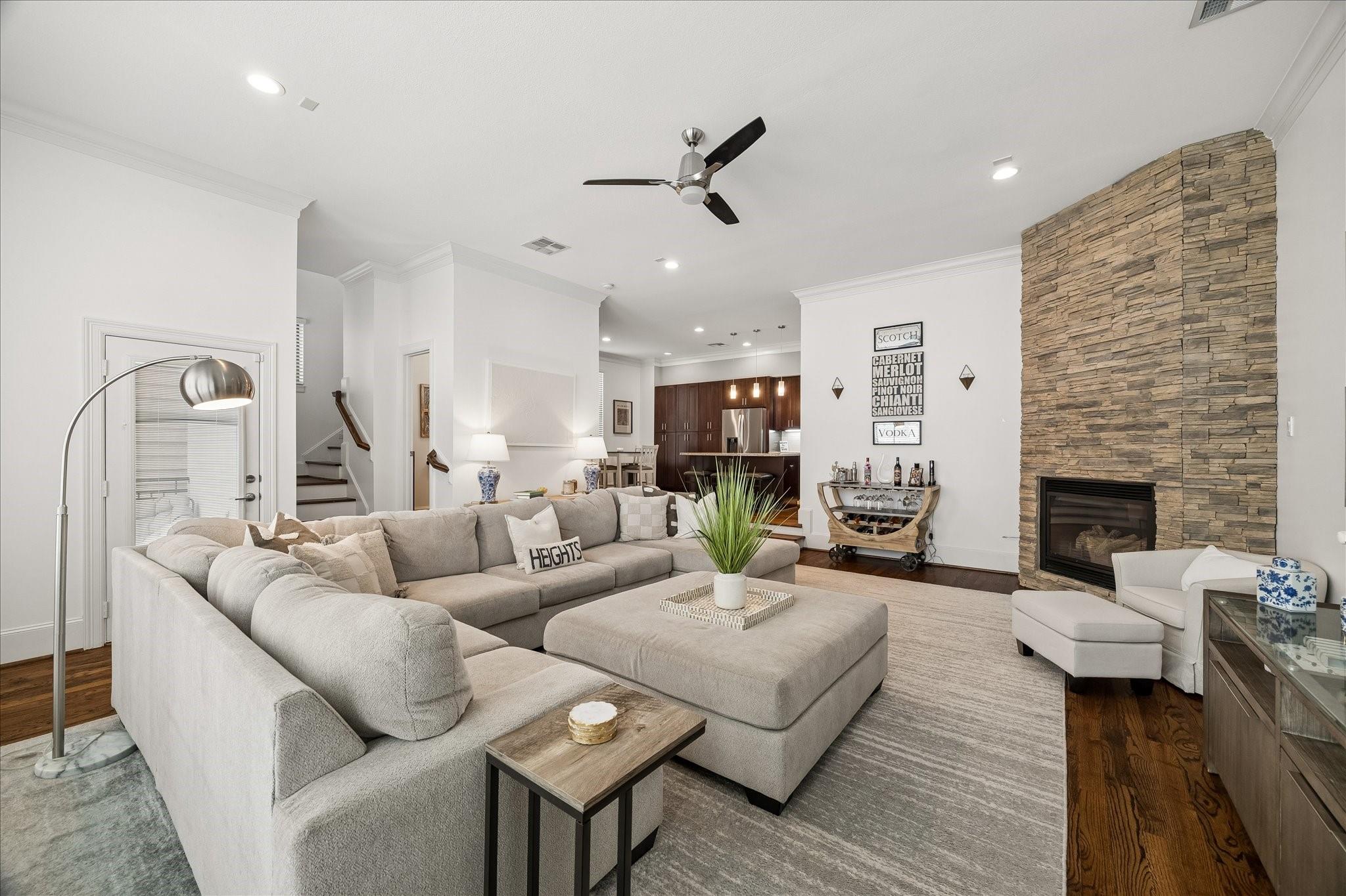 1538 W 23rd Street # B