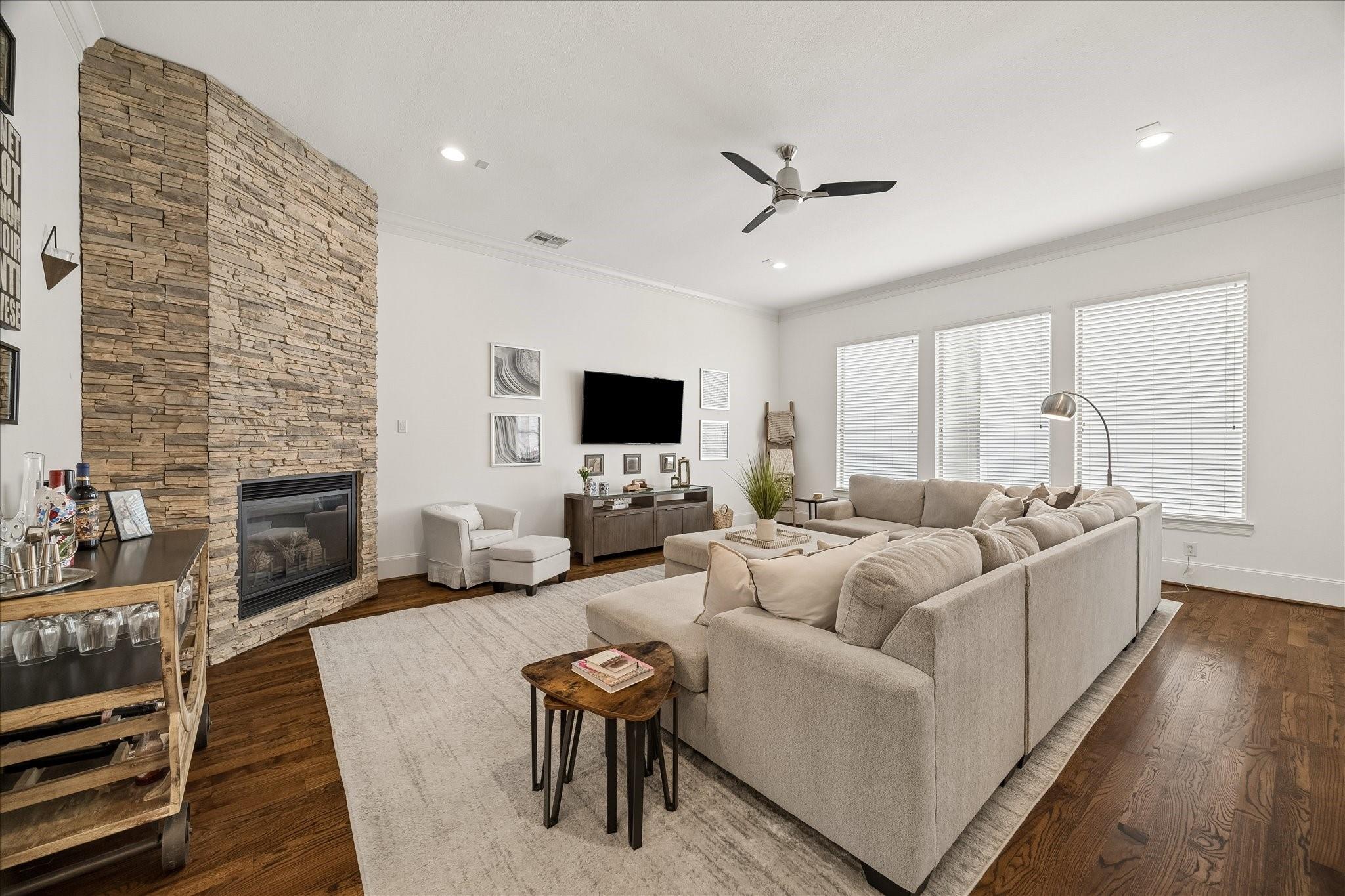 1538 W 23rd Street # B