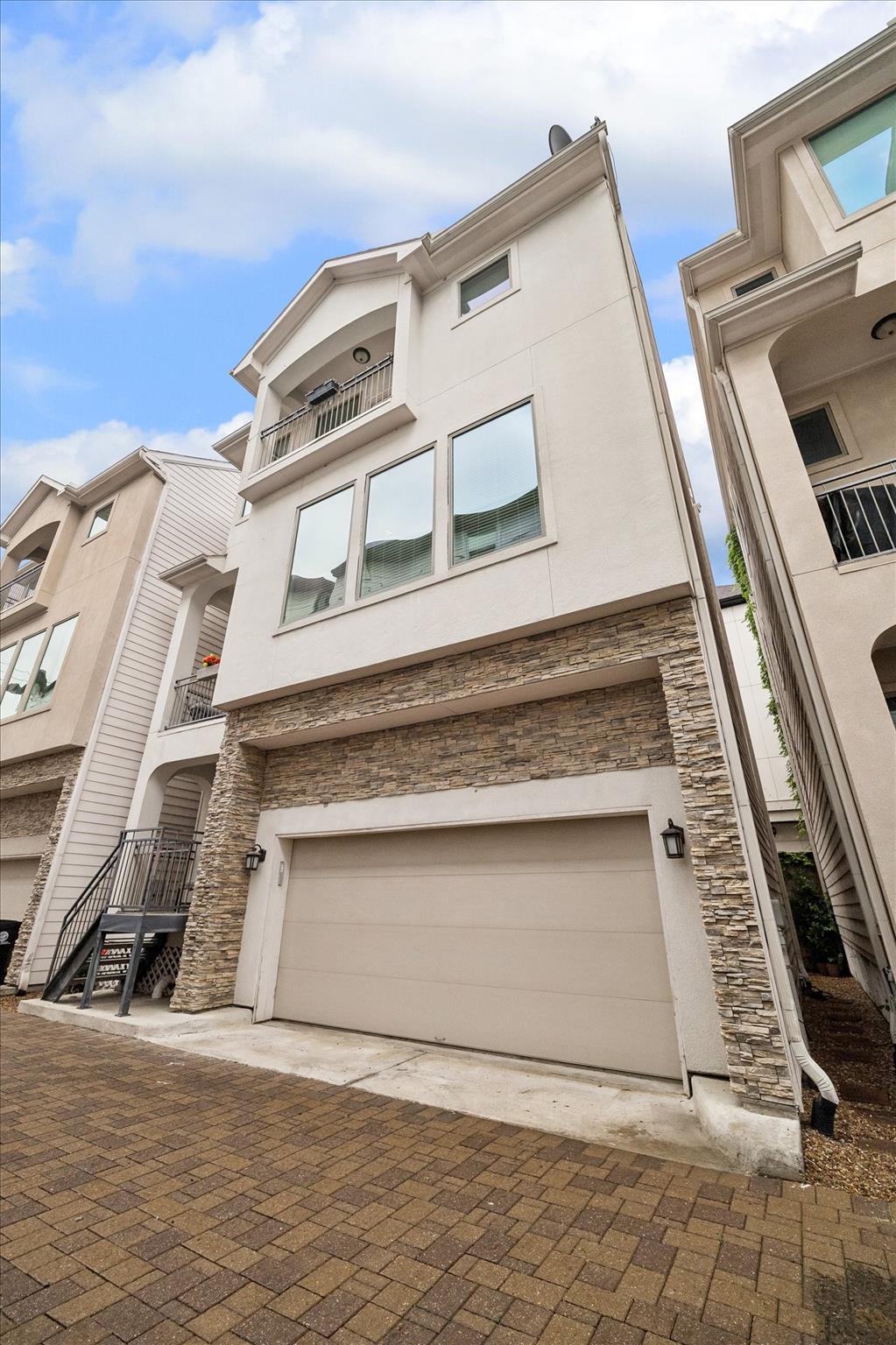 1538 W 23rd Street # B