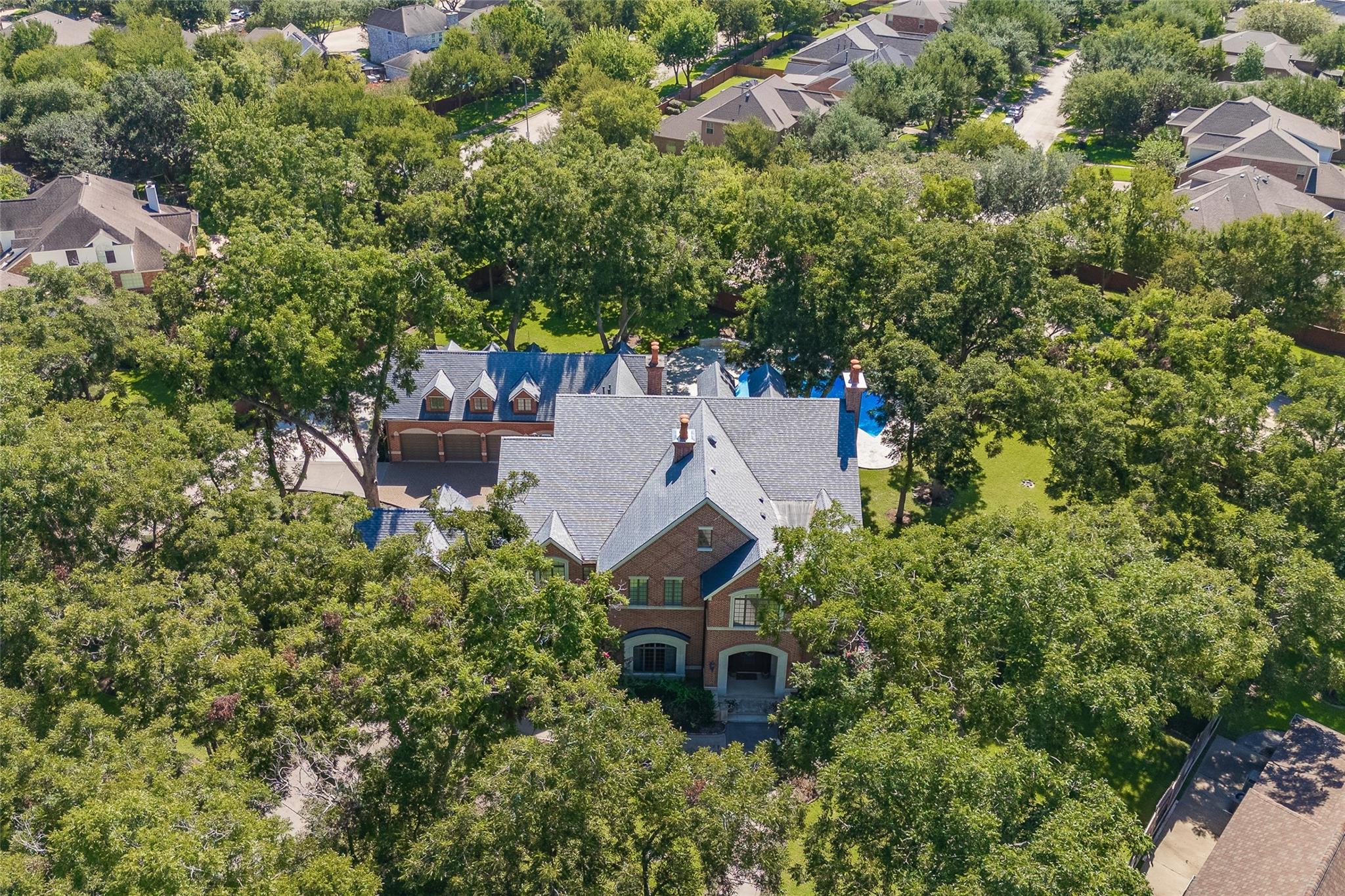 1802 Forest Gate Circle