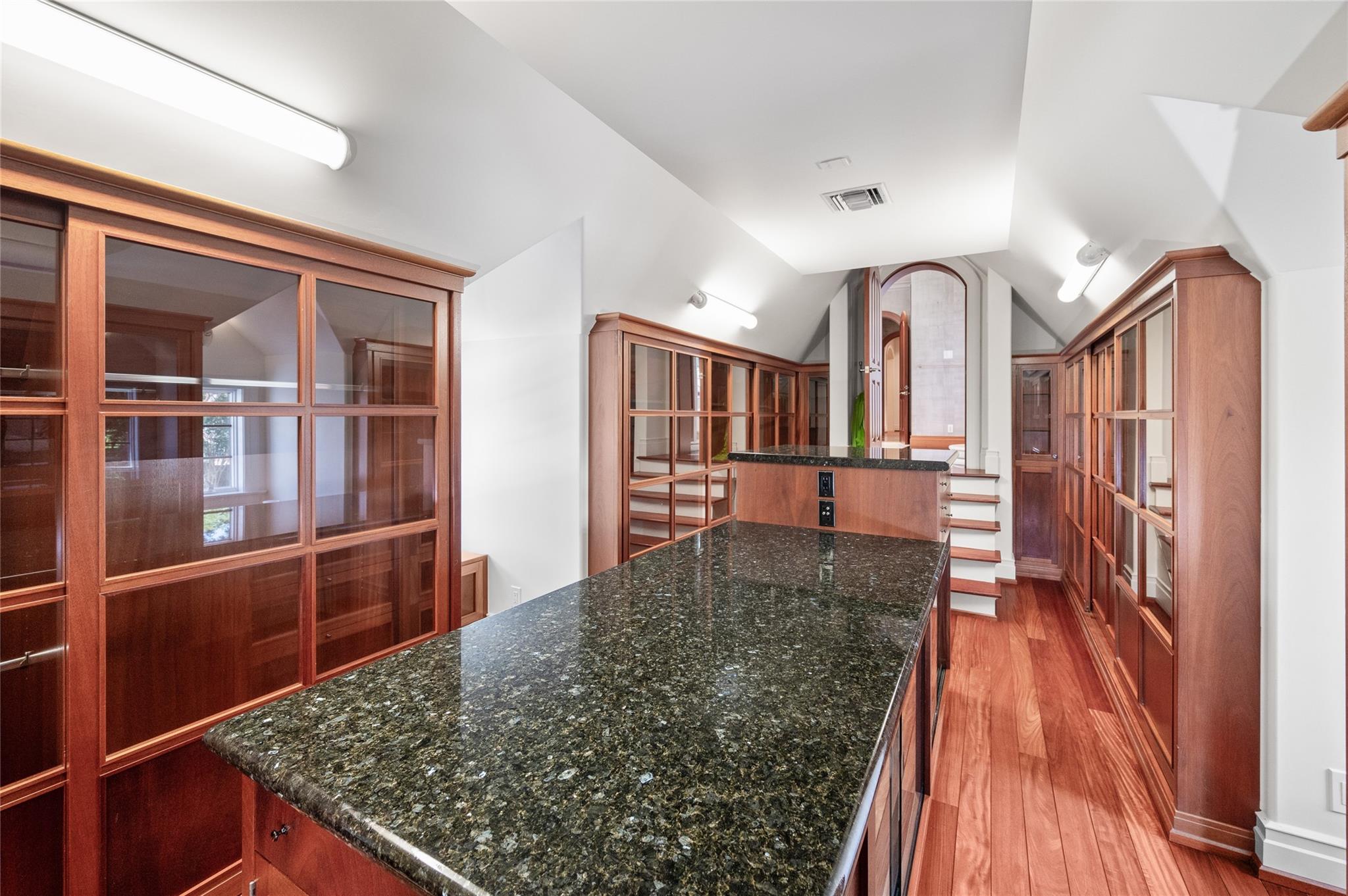 1802 Forest Gate Circle