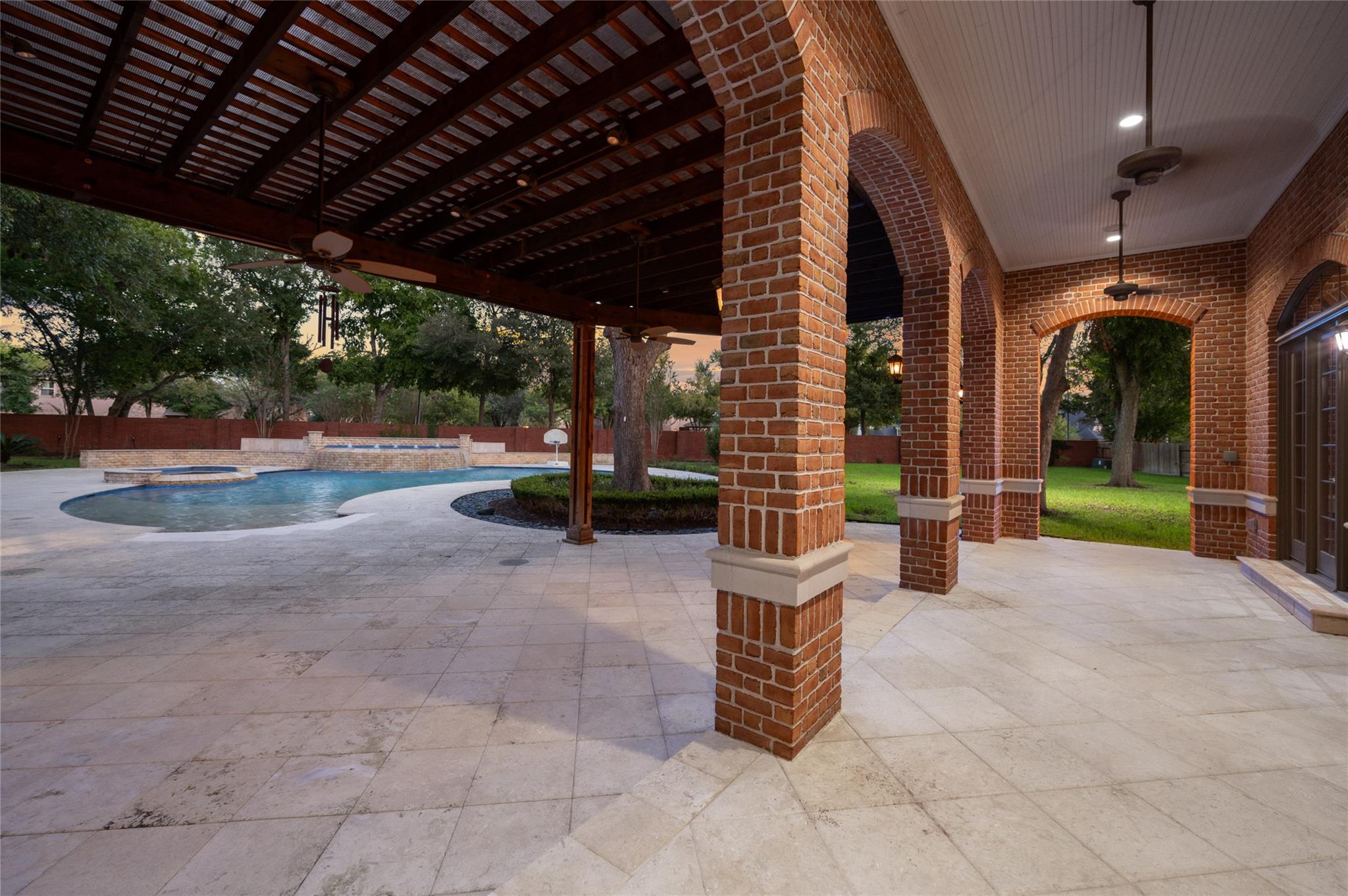 1802 Forest Gate Circle