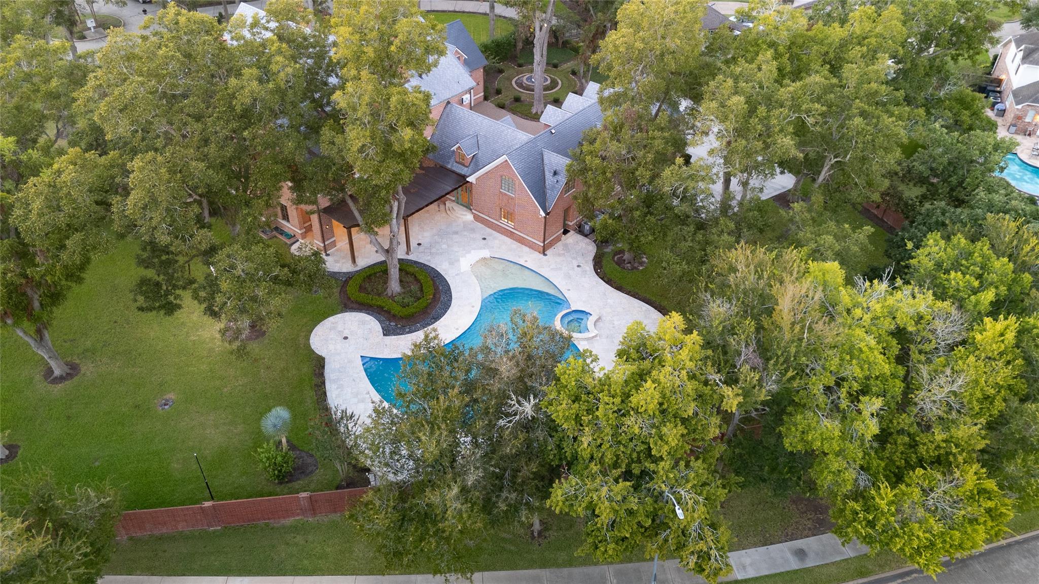 1802 Forest Gate Circle