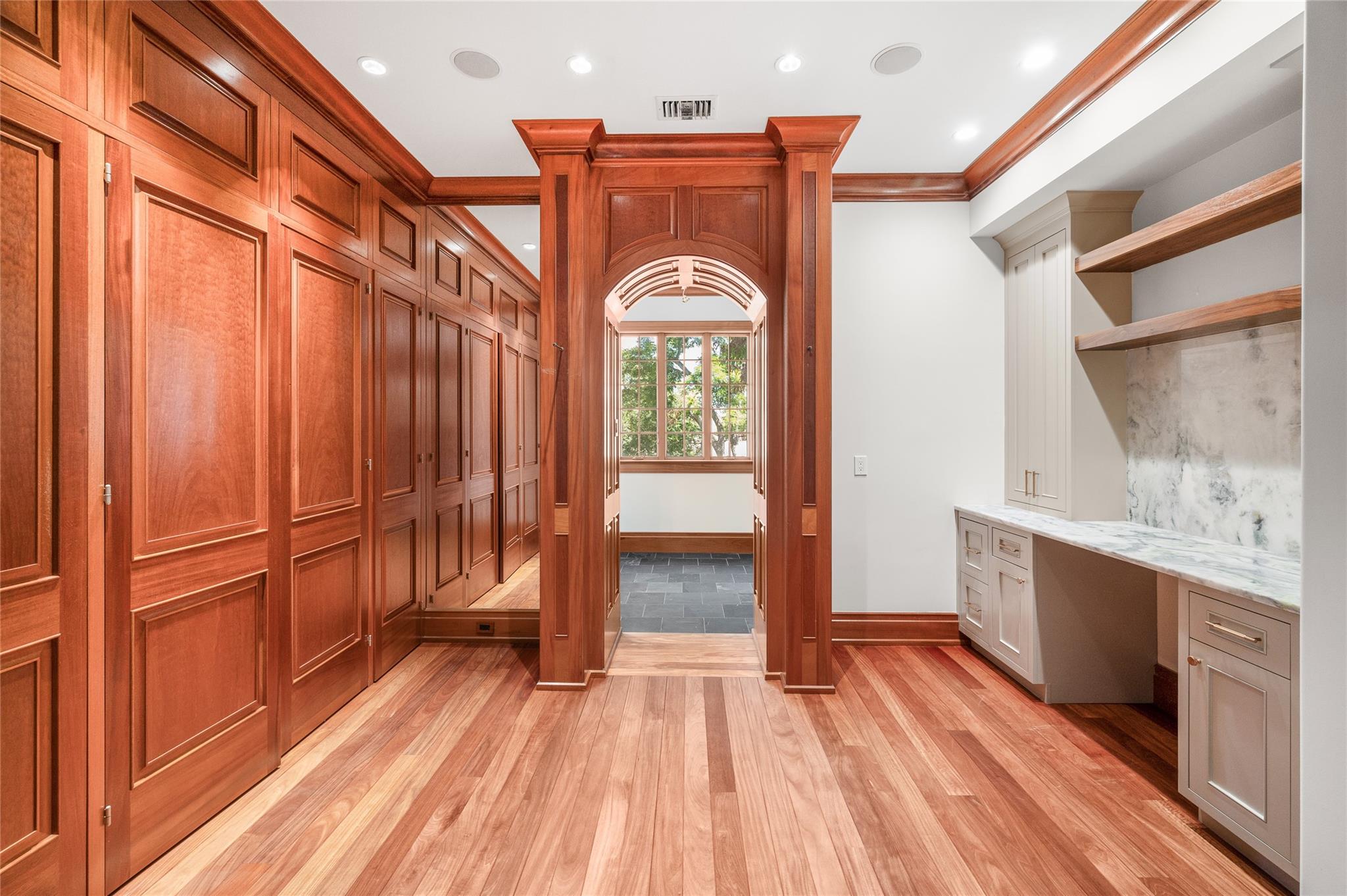 1802 Forest Gate Circle