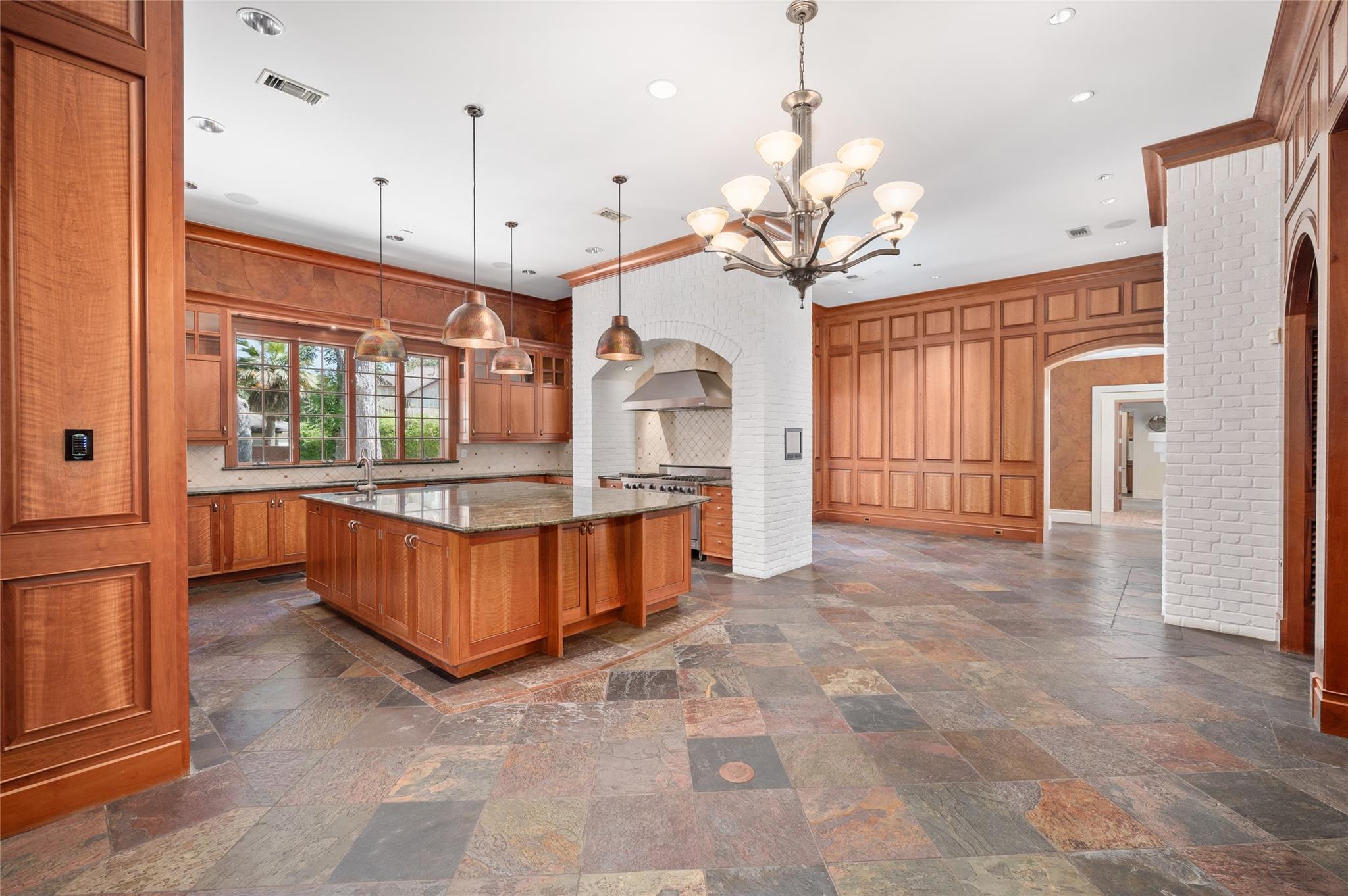 1802 Forest Gate Circle