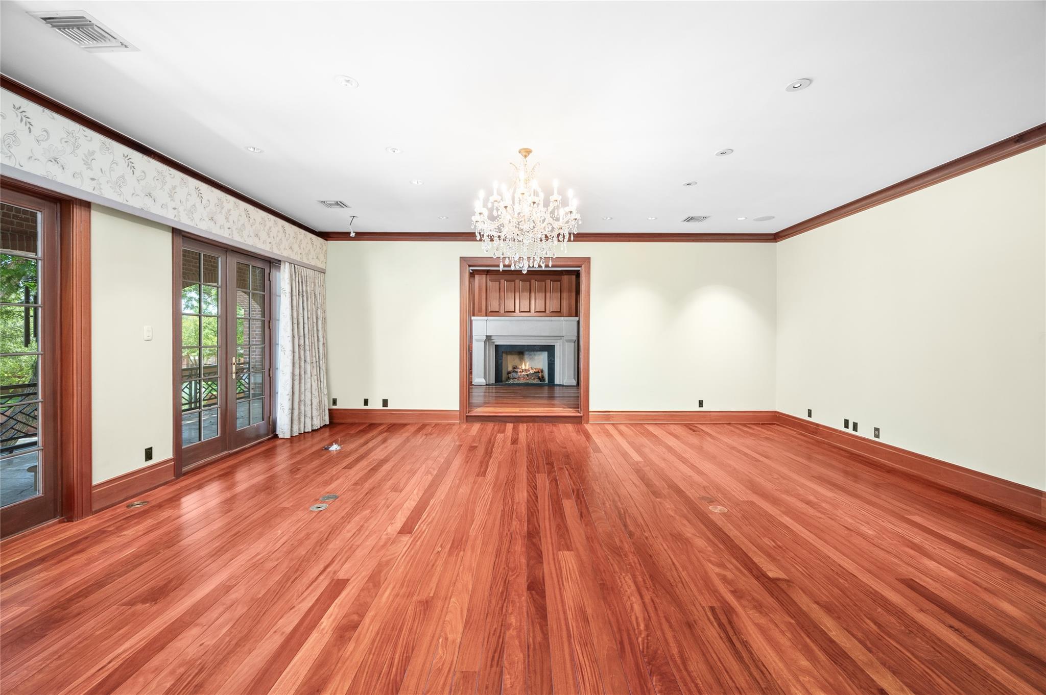 1802 Forest Gate Circle