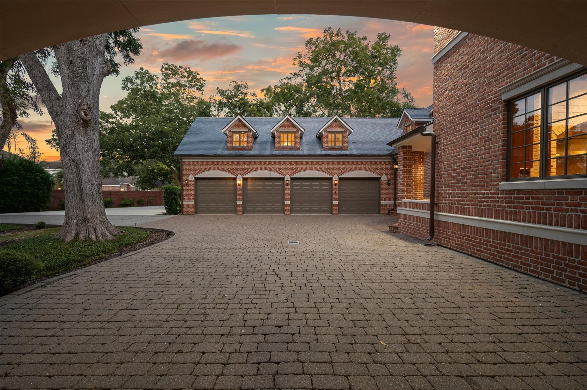 1802 Forest Gate Circle