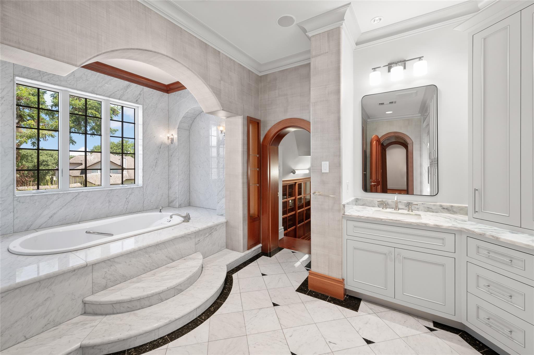 1802 Forest Gate Circle
