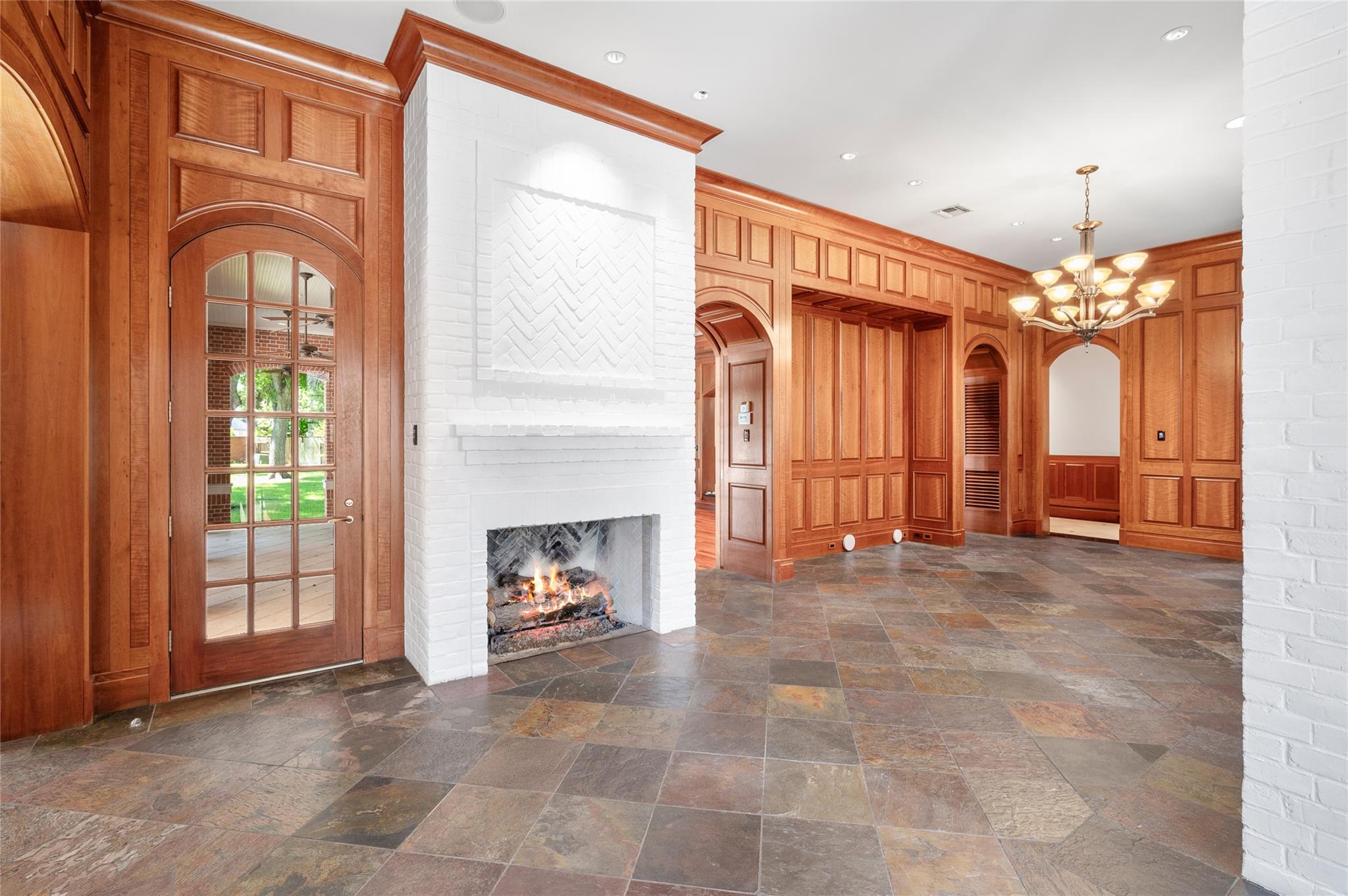 1802 Forest Gate Circle