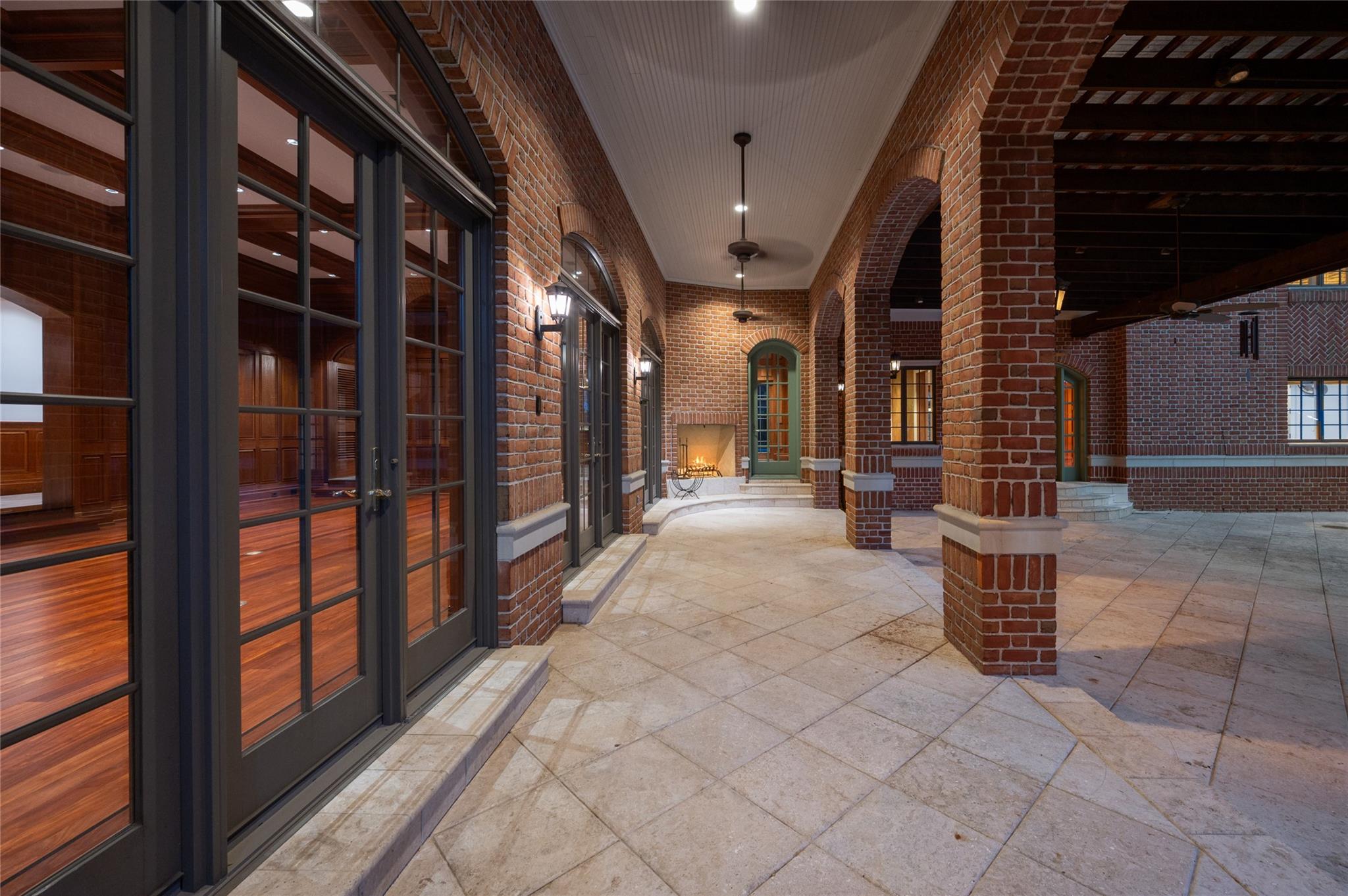 1802 Forest Gate Circle