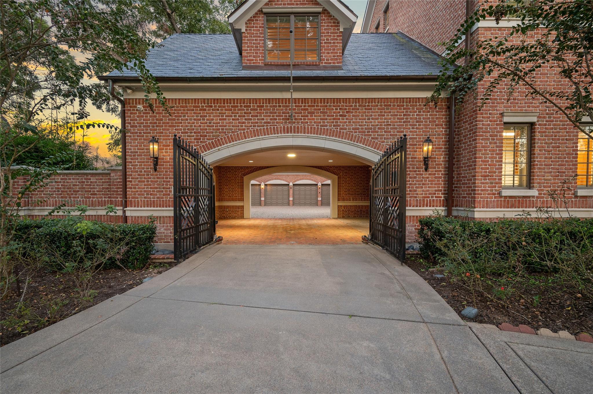 1802 Forest Gate Circle
