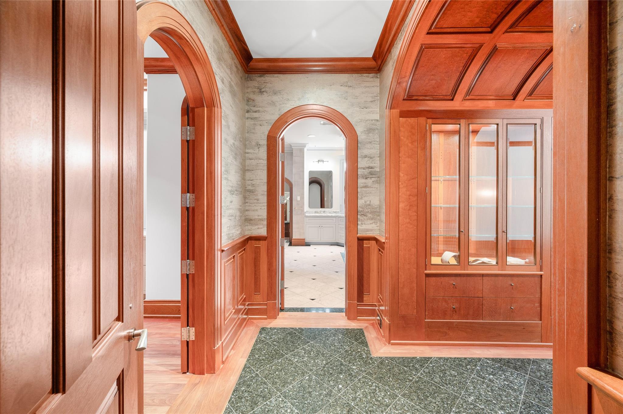 1802 Forest Gate Circle