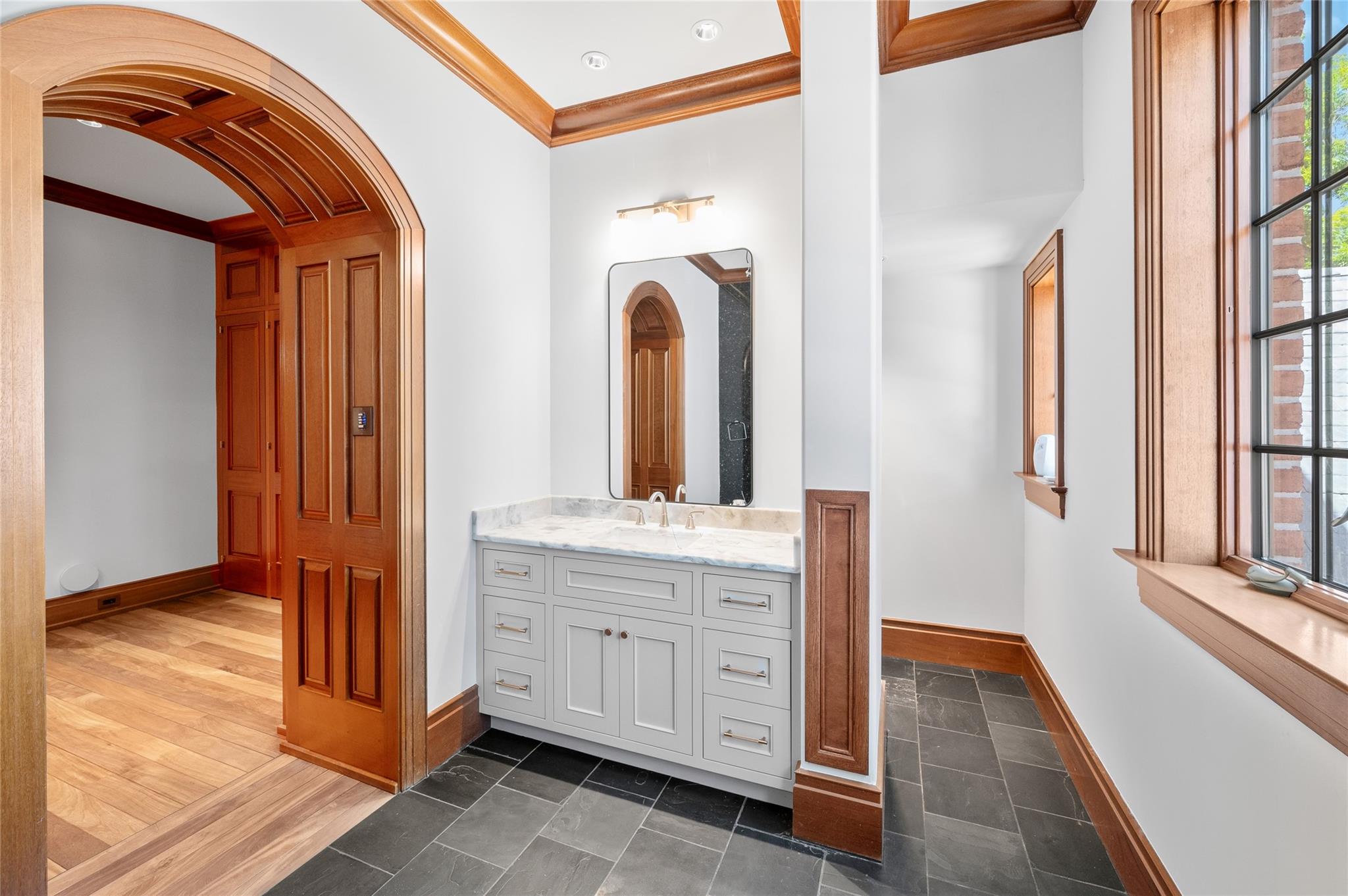 1802 Forest Gate Circle