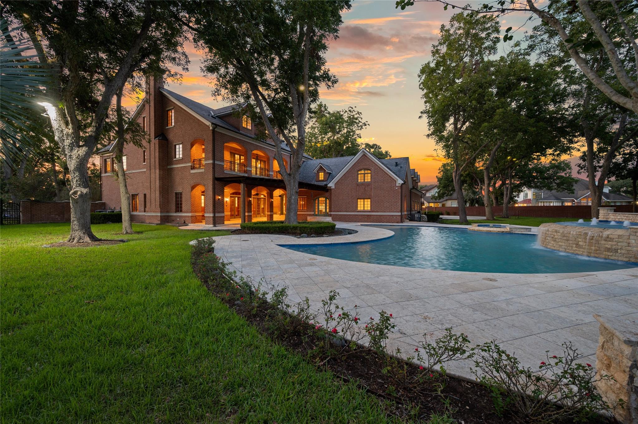 1802 Forest Gate Circle