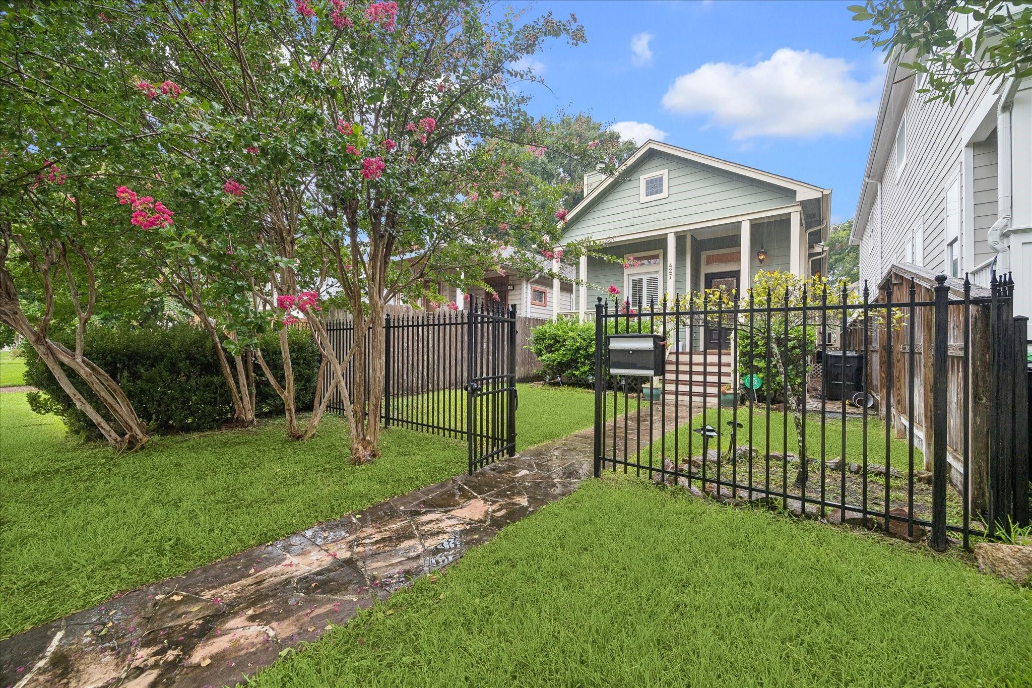 427 W 24th Street