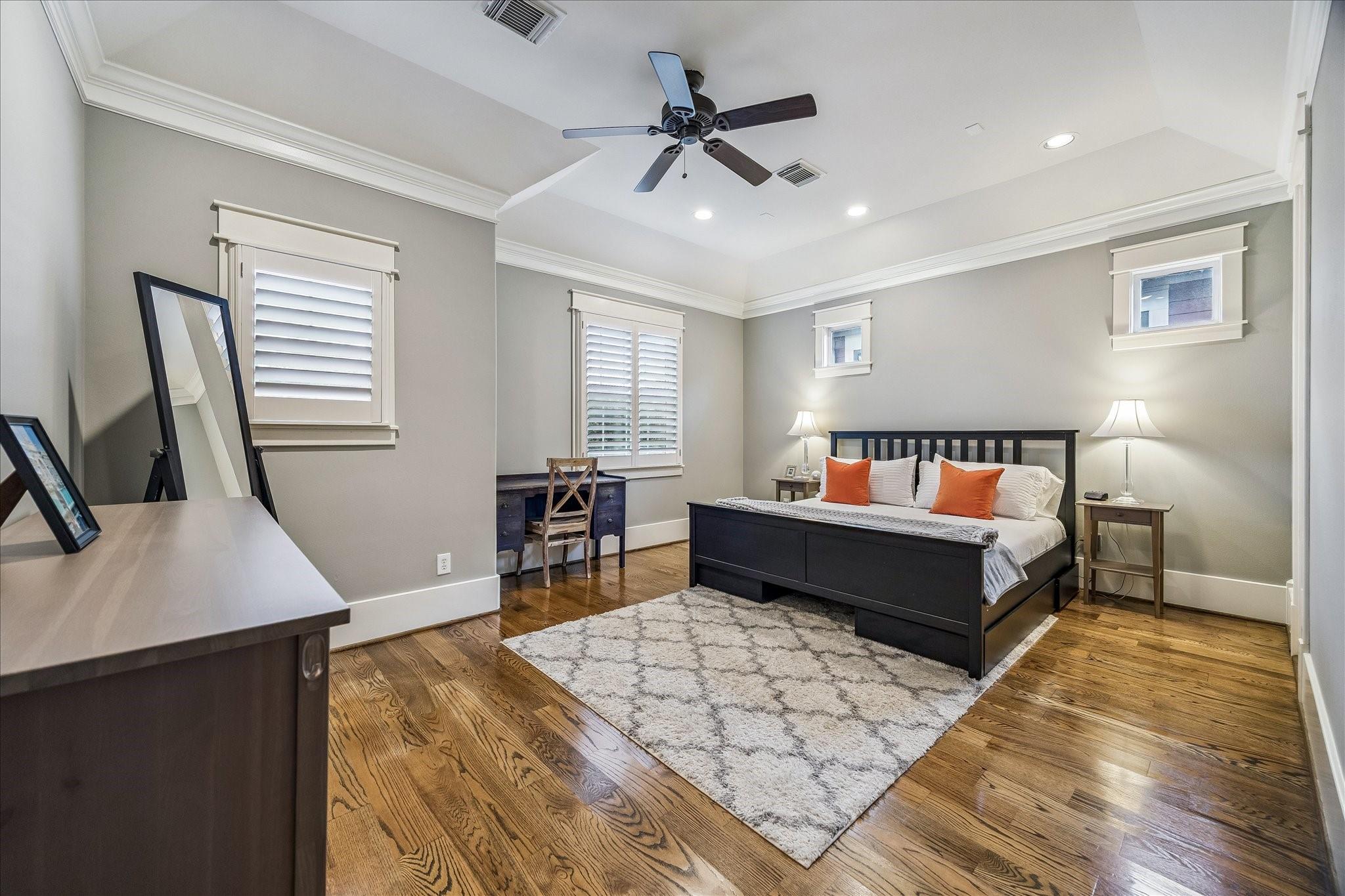 823 W 26th Street