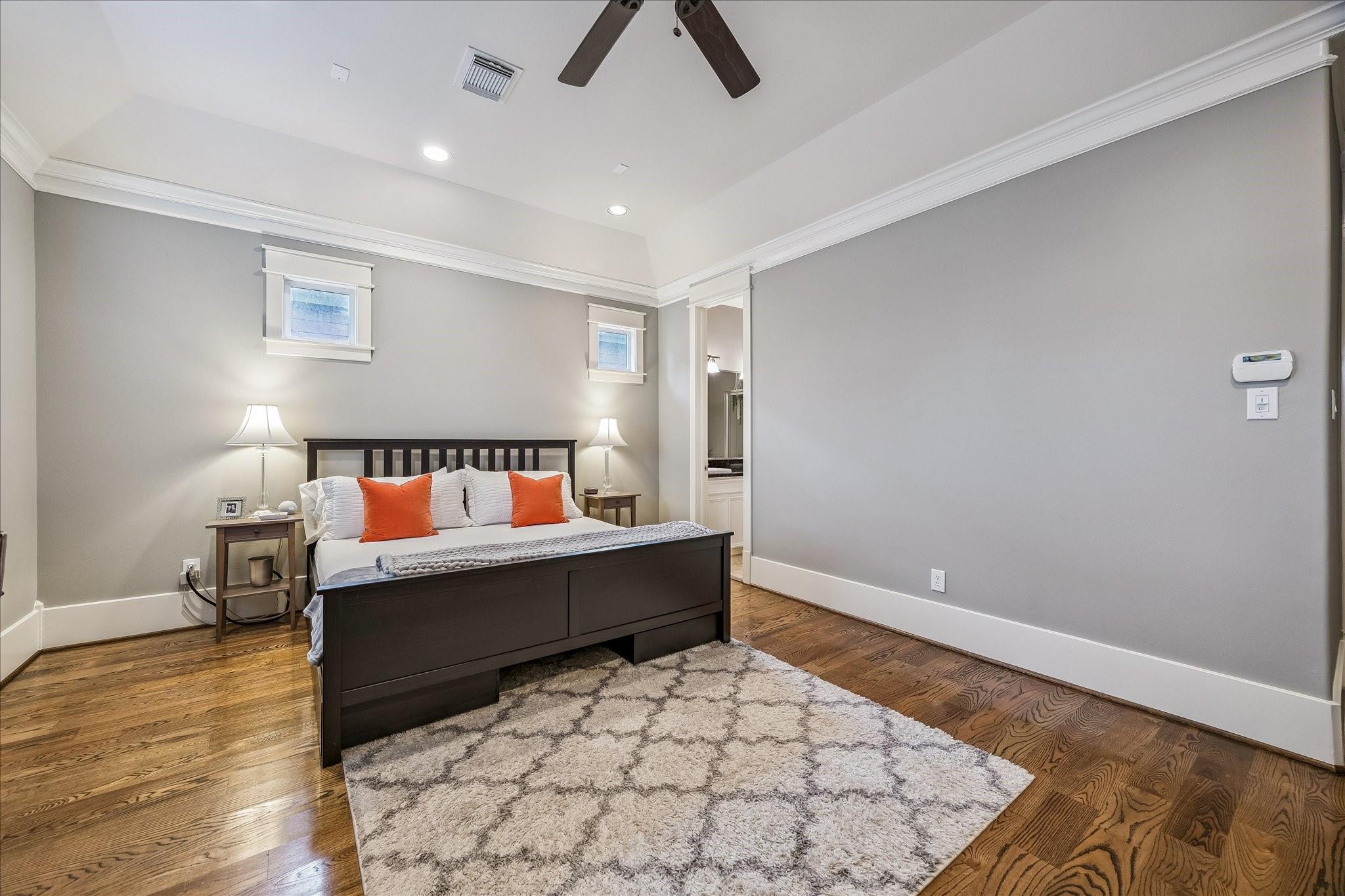 823 W 26th Street