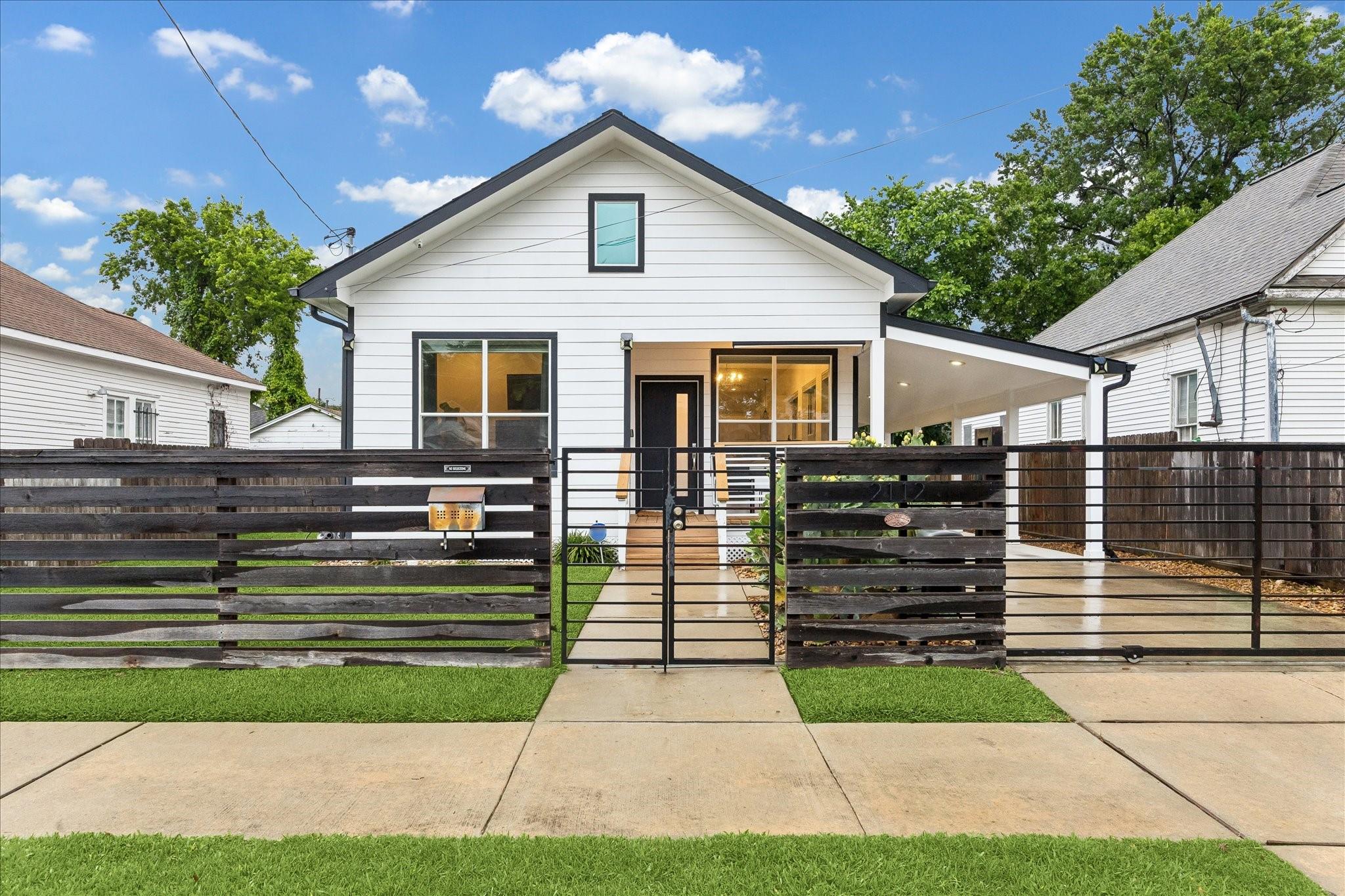2112 Common Street