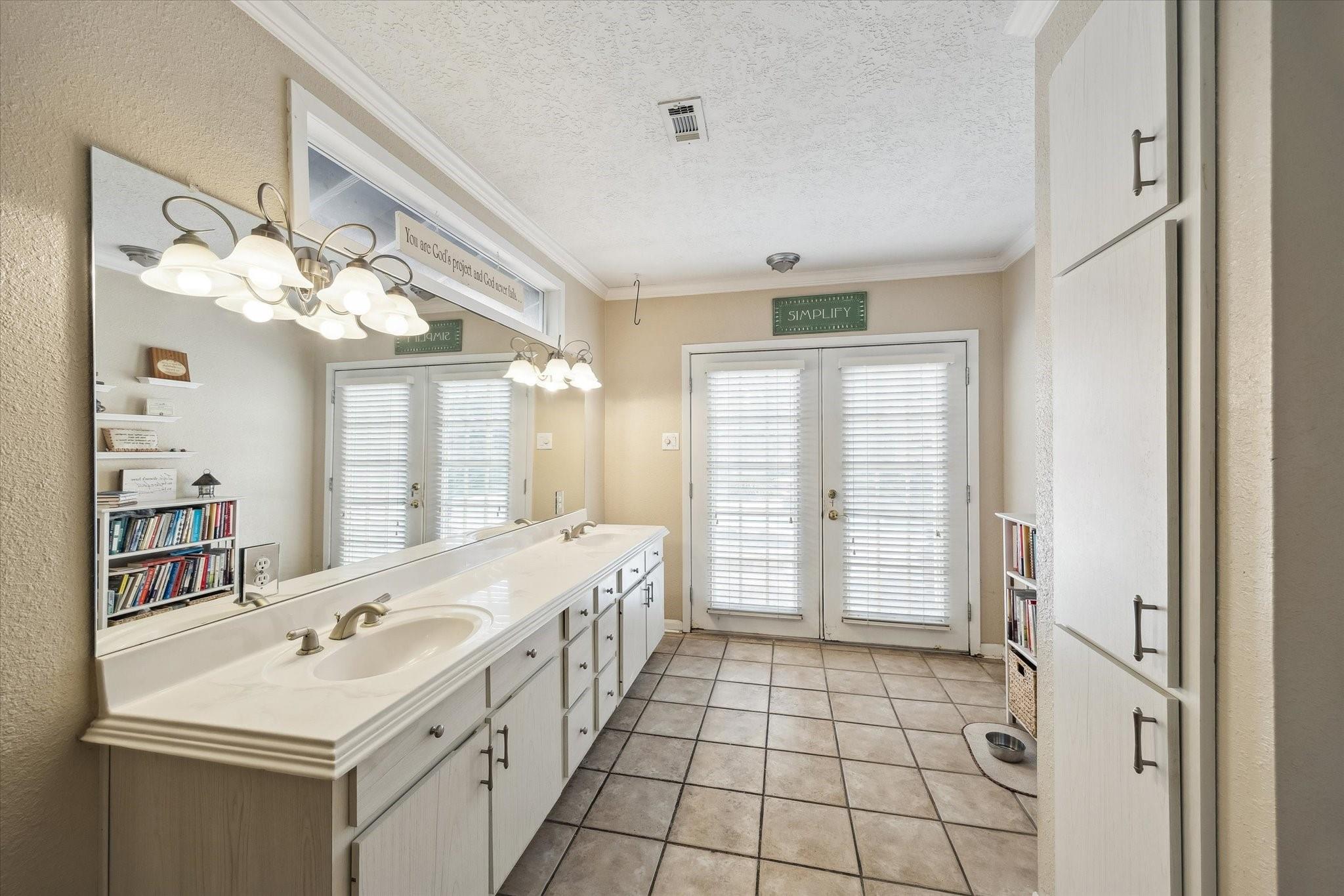 1423 Richelieu Lane
