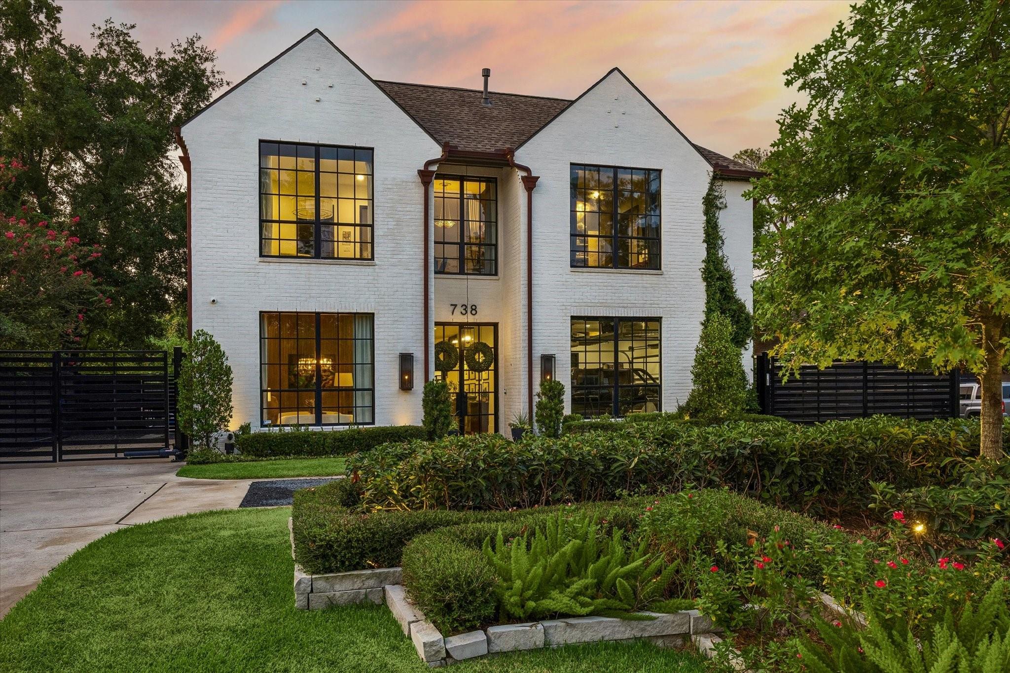 738 W 41st Street