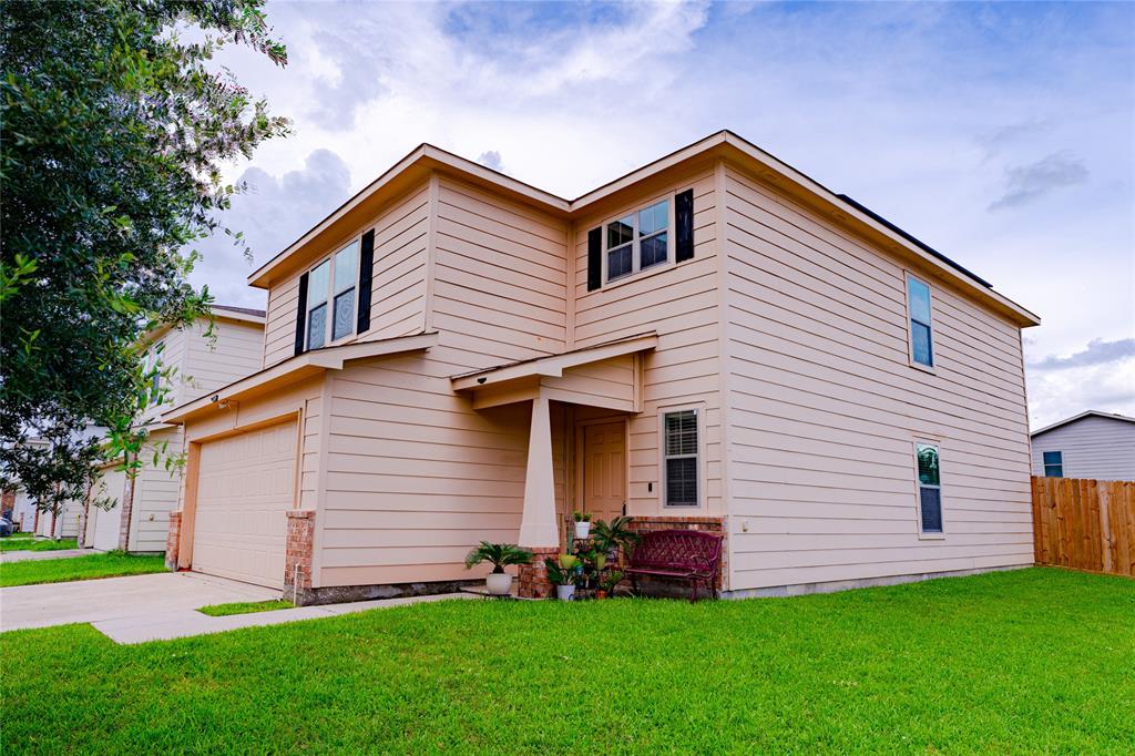 9902 Waldens Pond Court